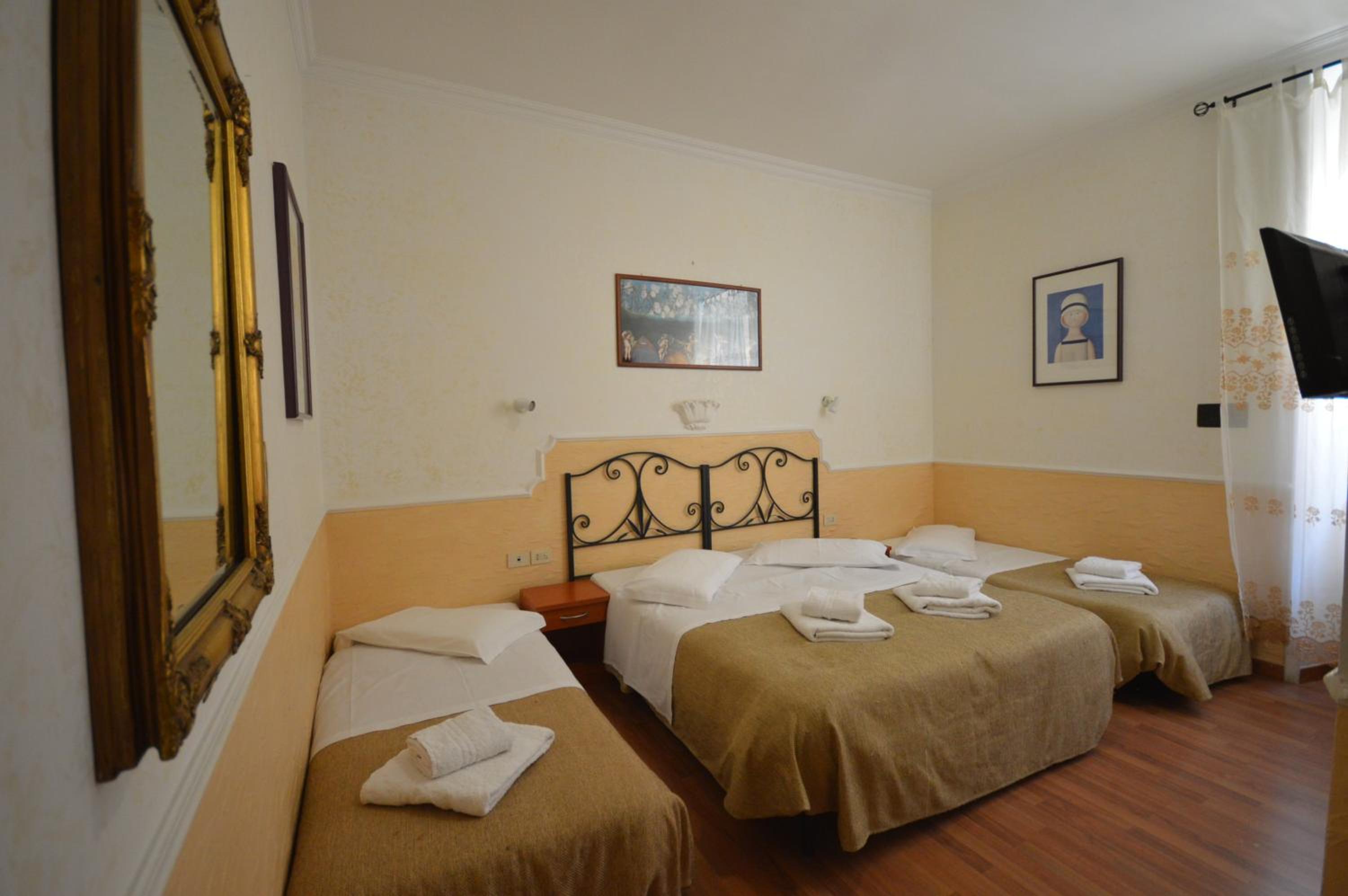 Quadruple Room with Private Bathroom