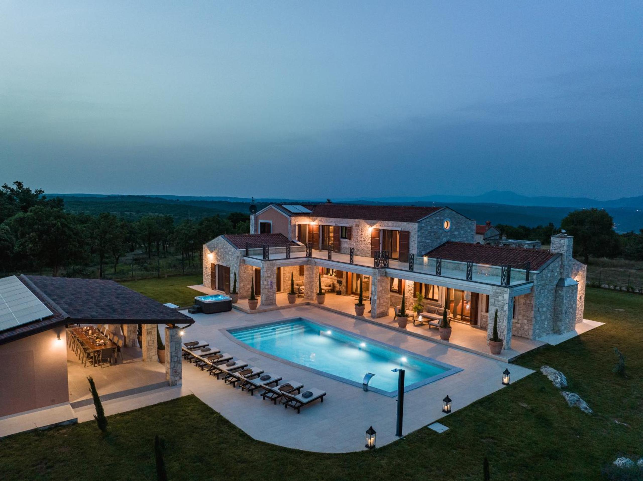 Villa photo 2