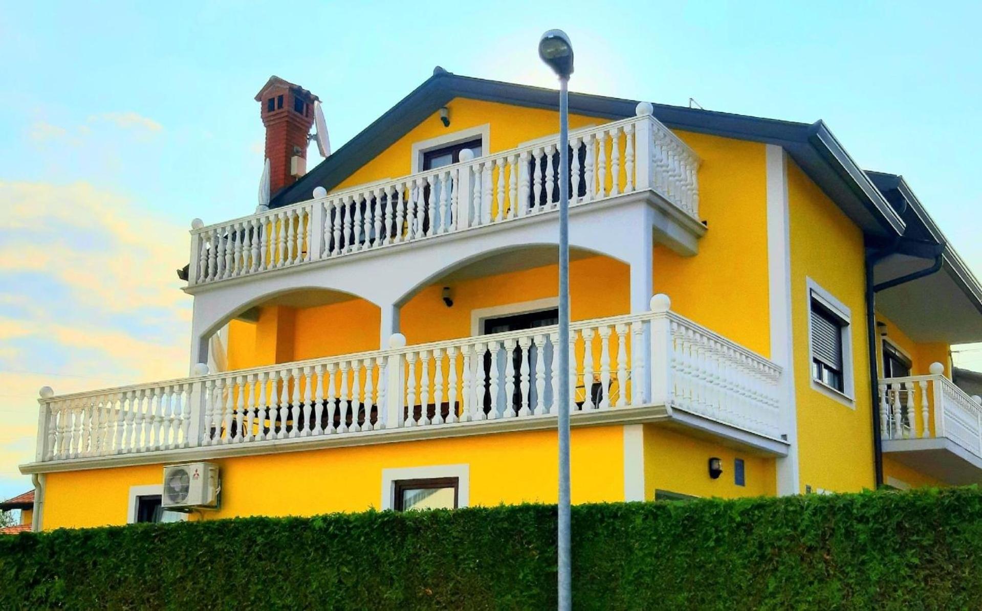 Six-Bedroom Holiday Home photo 3