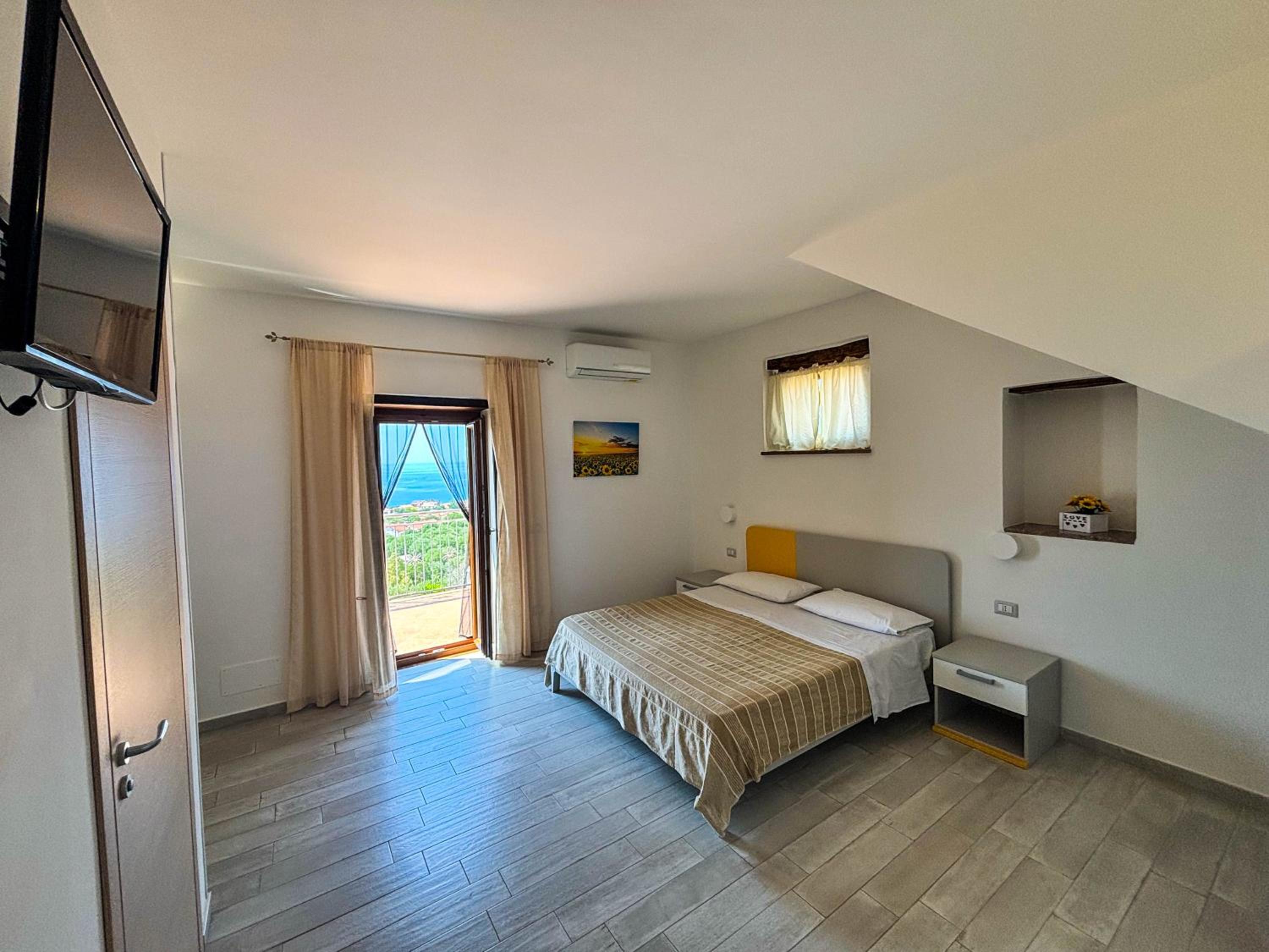 Double Room with Balcony and Sea View photo 3