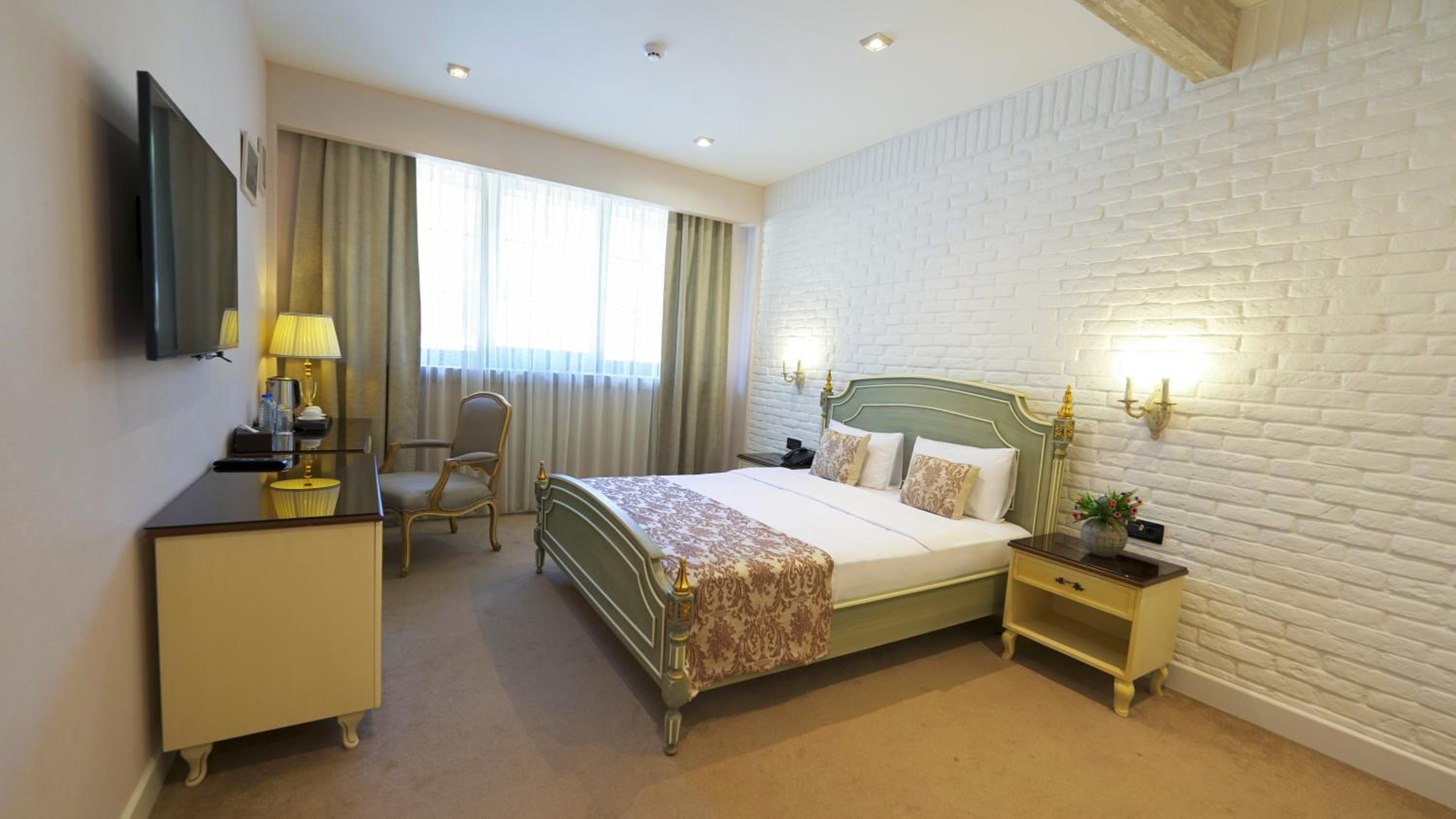Standard Double or Twin Room photo 1