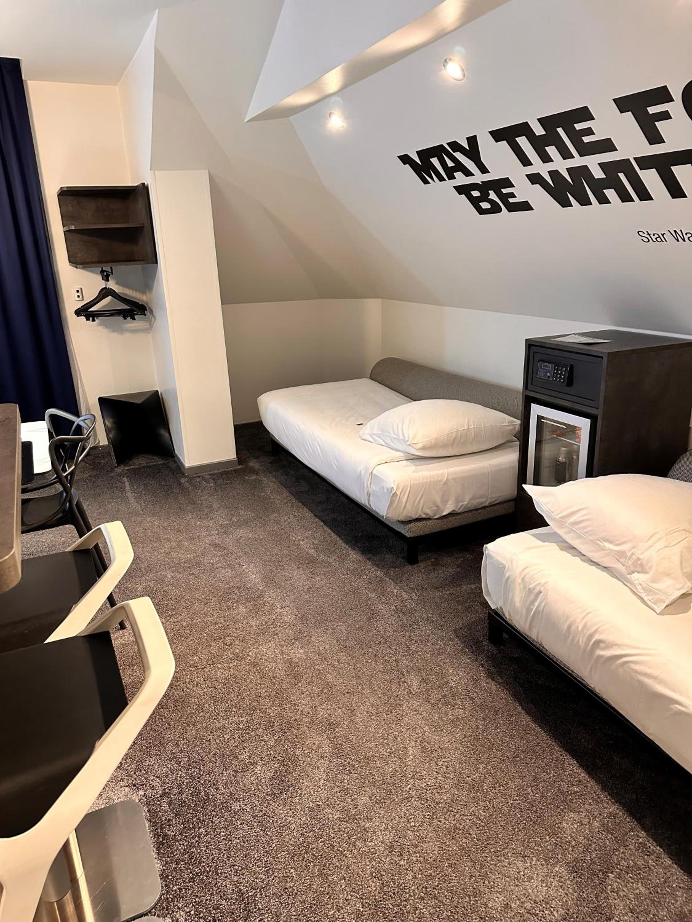 1 Double Bed  2 Single Beds - Photo 4
