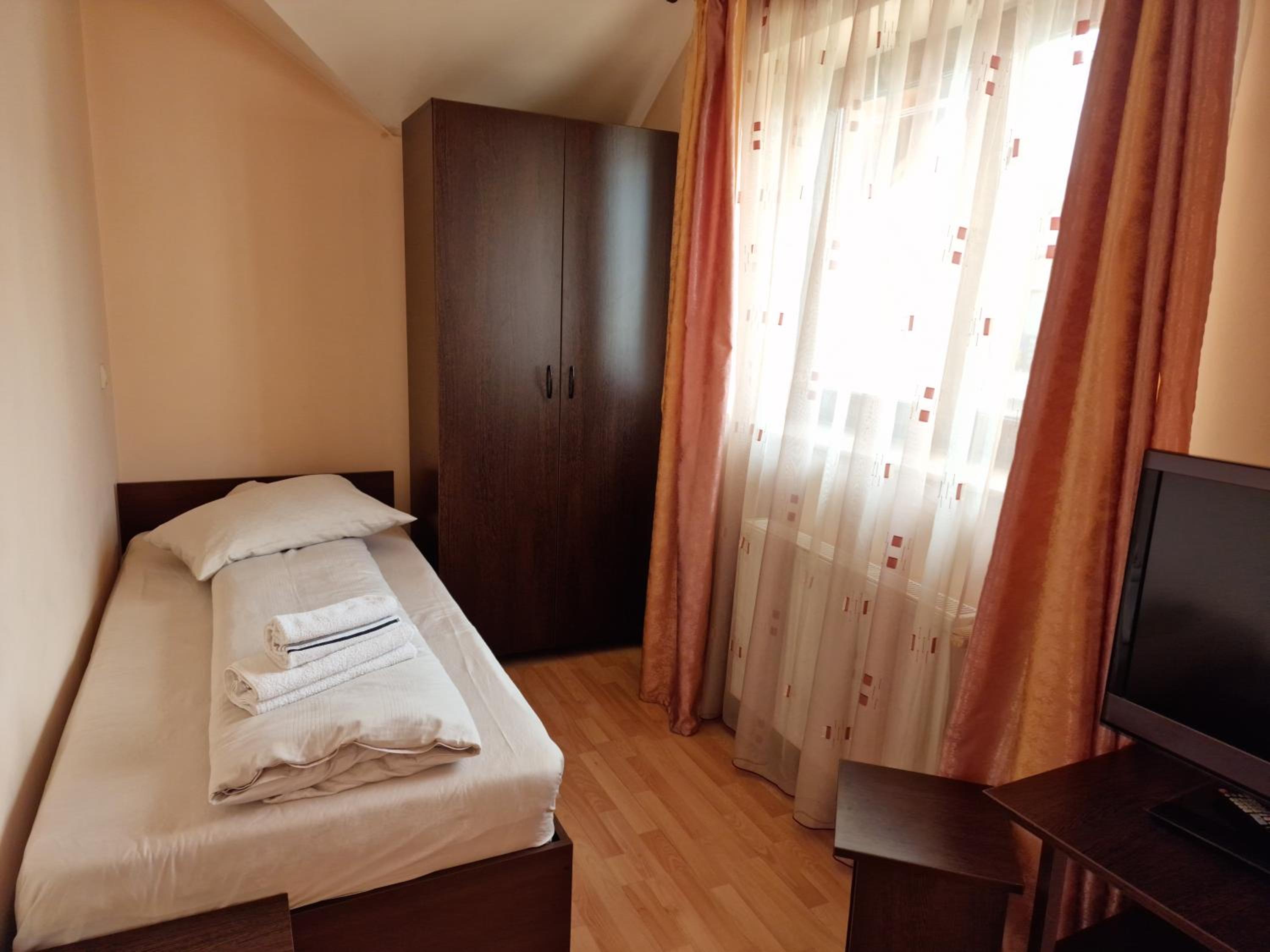 Twin Room with Balcony photo 3