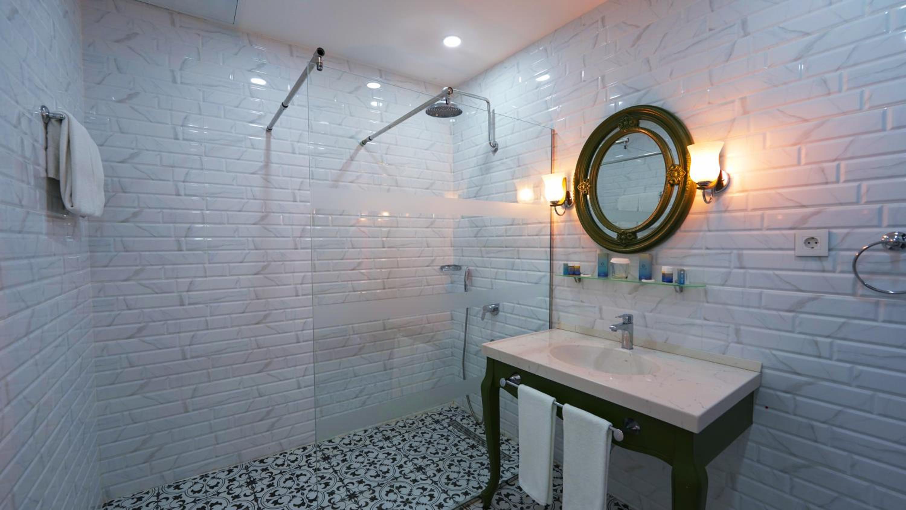 Deluxe Double or Twin Room with Sea View photo 2