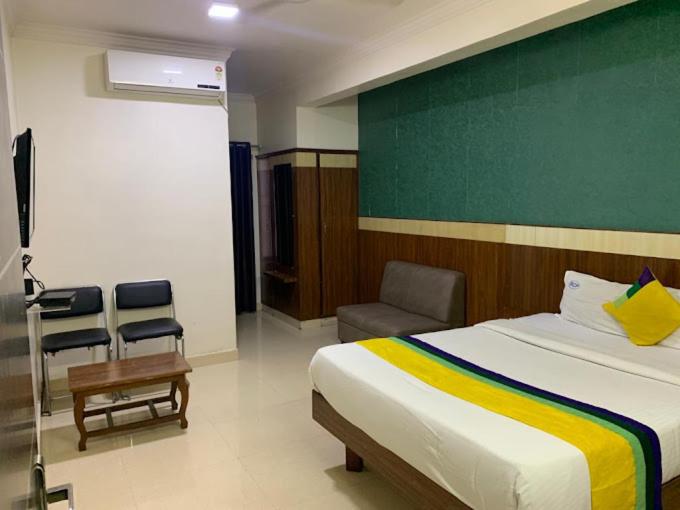 Standard Double Room with Fan - Photo 2