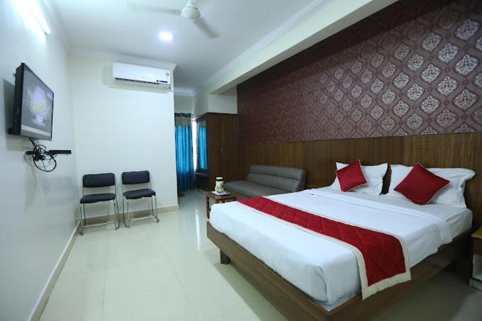 Standard Double Room with Fan - Photo 17