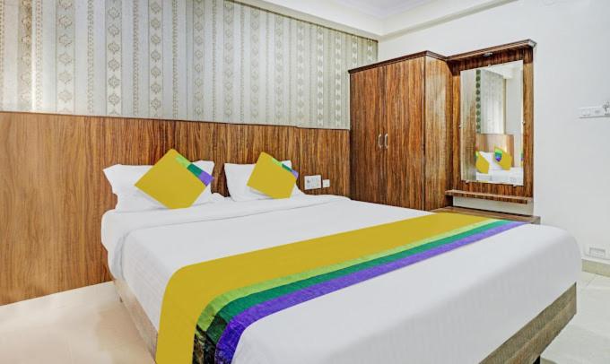 Standard Double Room with Fan - Photo 16