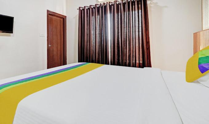 Standard Double Room with Fan - Photo 12