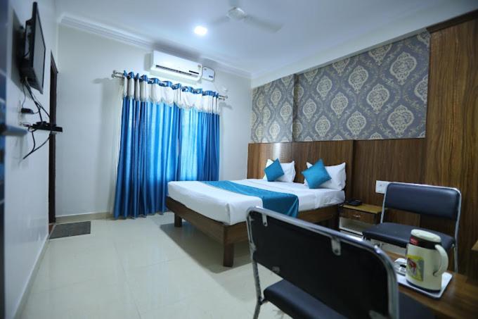 Standard Double Room with Fan - Photo 10