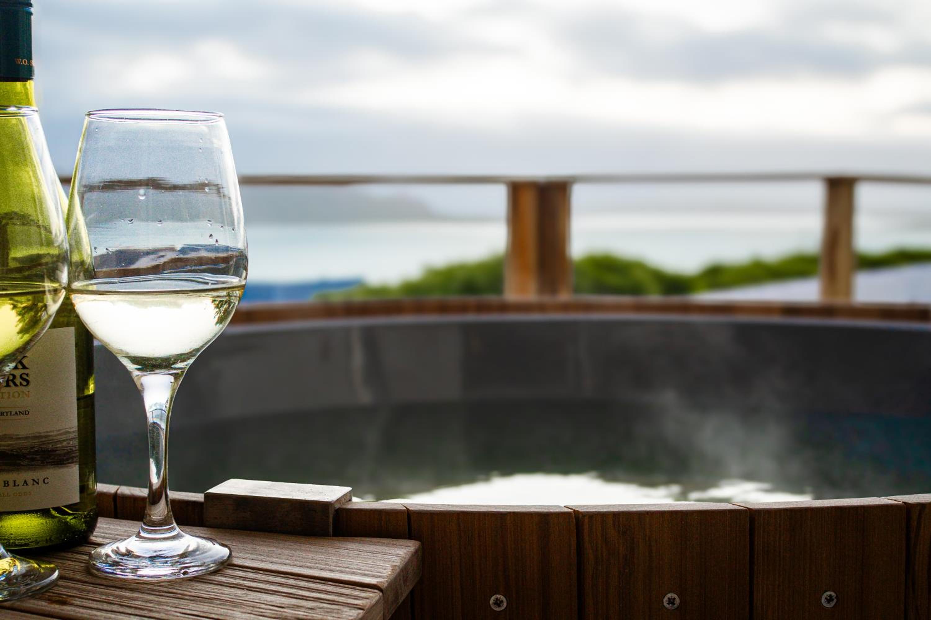 Lagoon View Room with Wood Fired Hot Tub photo 2