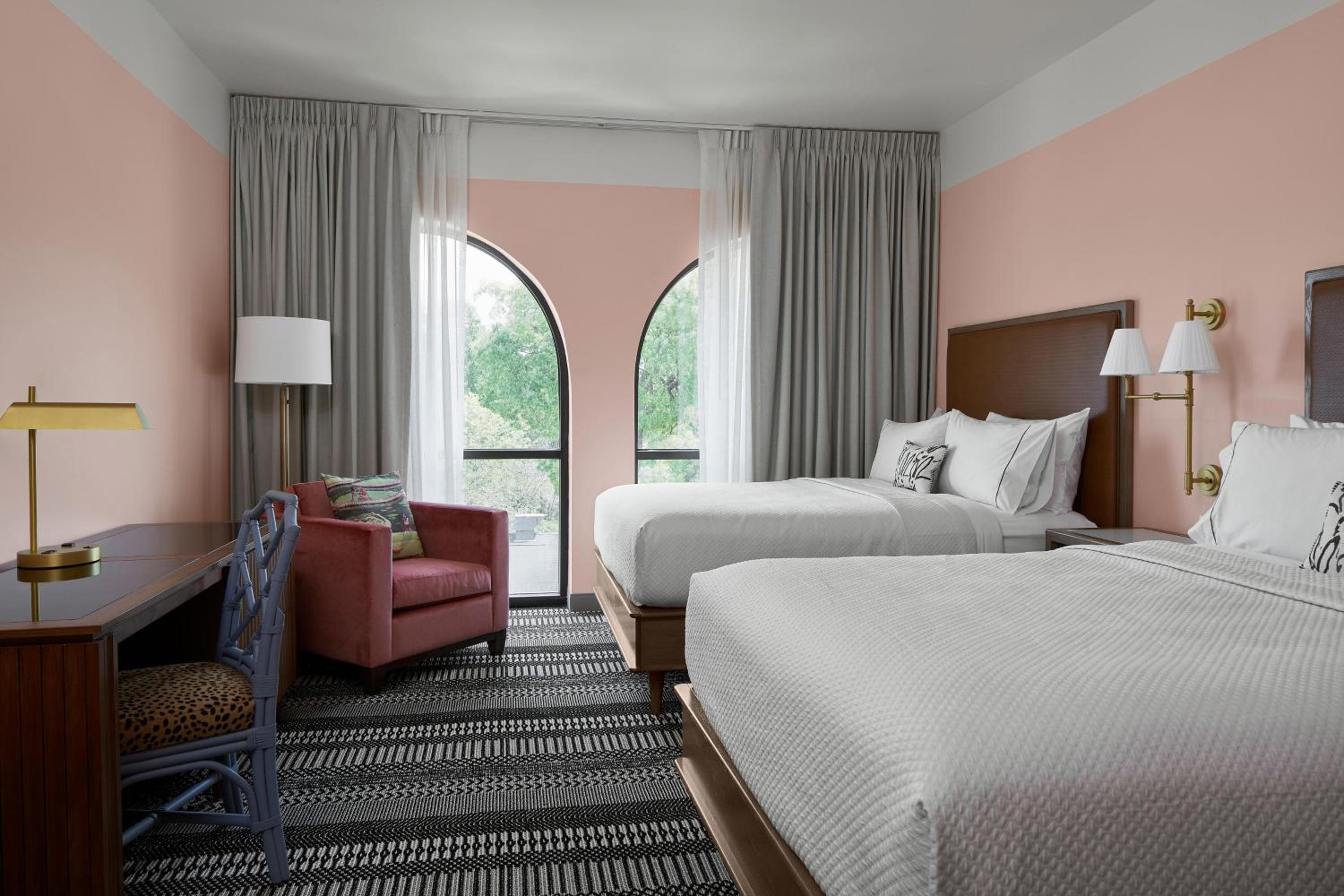 Standard Guest Room with  2 Queen Bed - Photo 4
