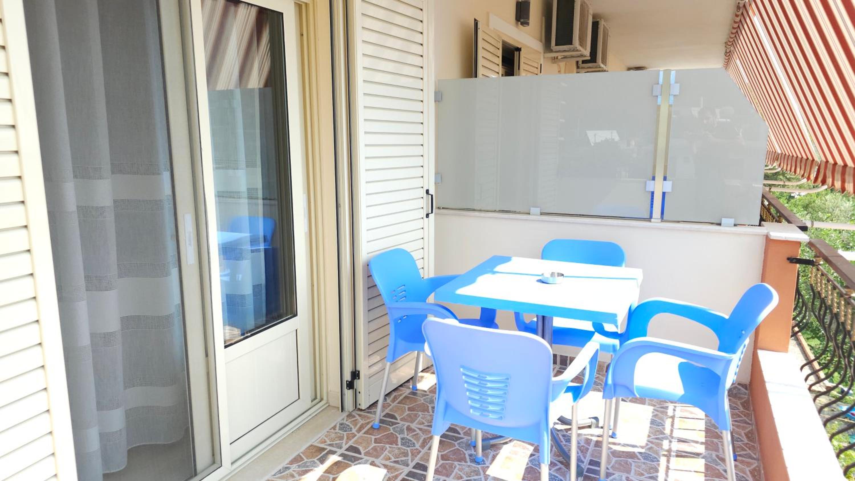 Standard Triple Room with Sea View photo 3
