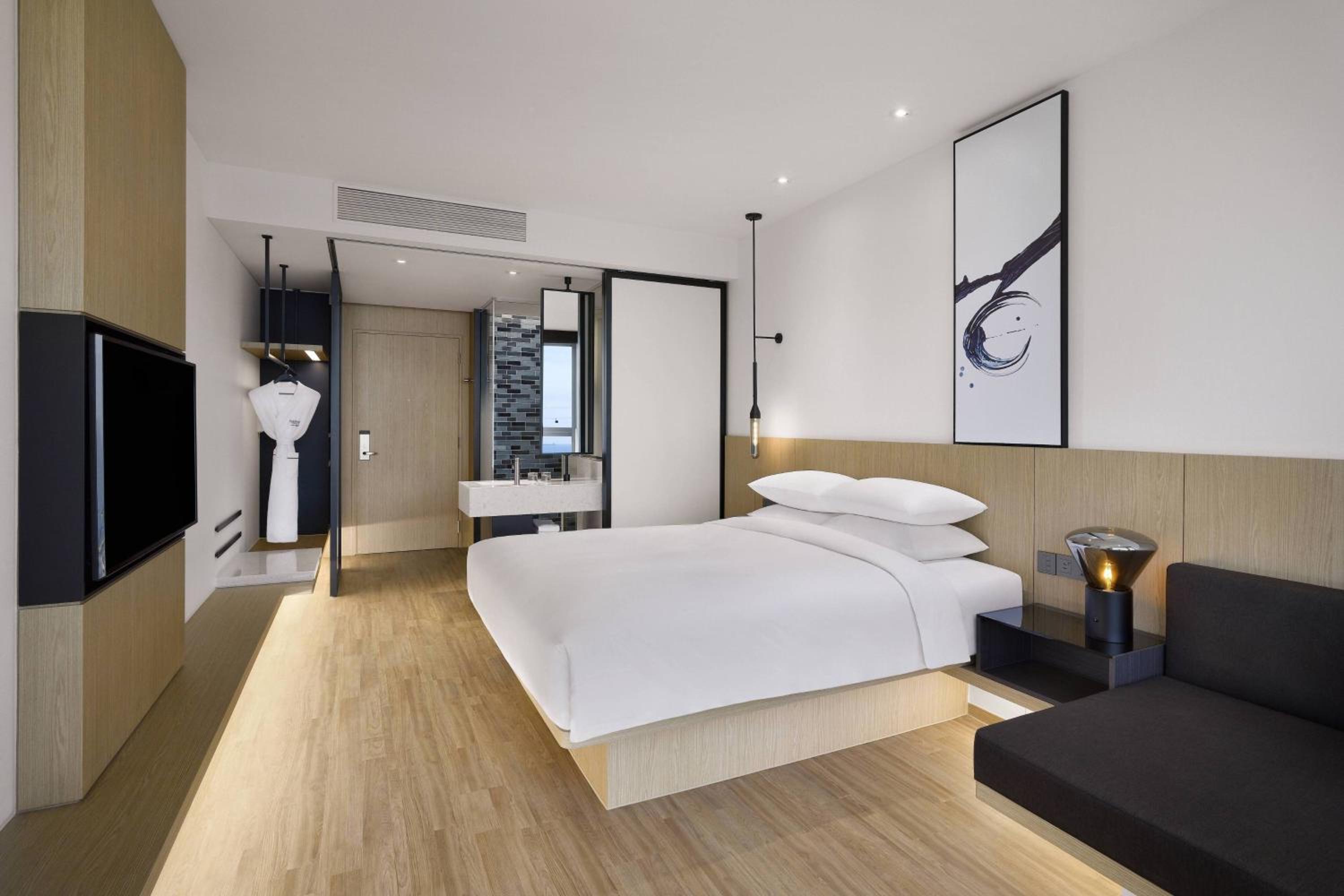 Standard Room - Guest room, 1 King, Sea view photo 2