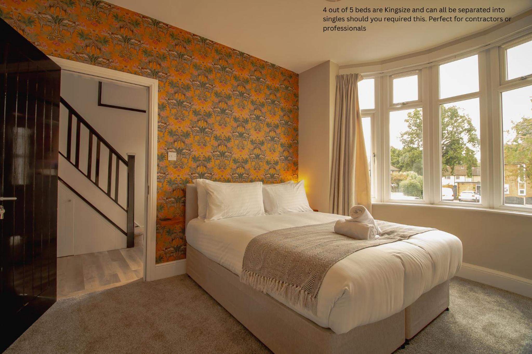 Five-Bedroom House photo 1