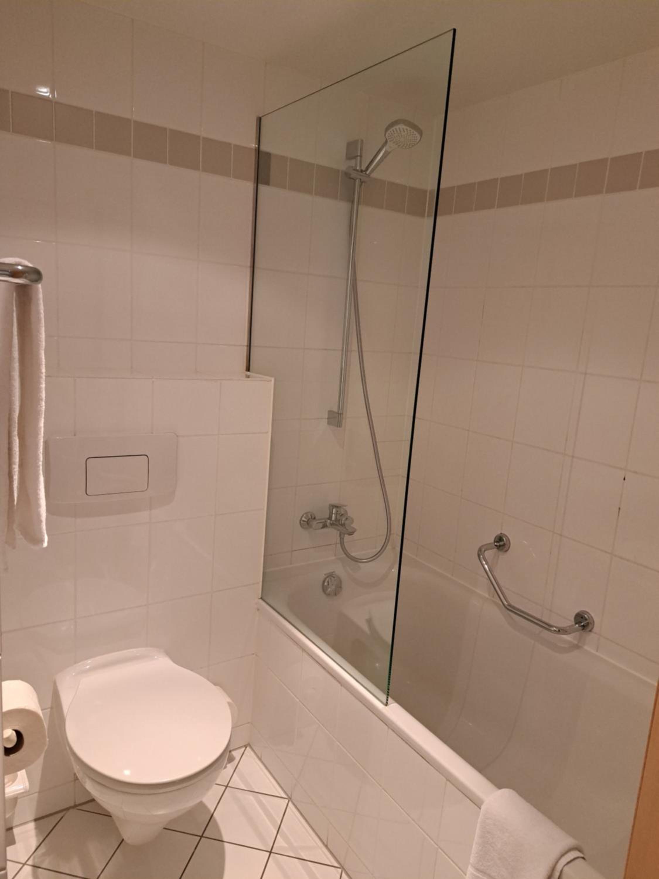 Queen Studio Suite - Non-Smoking - Photo 3