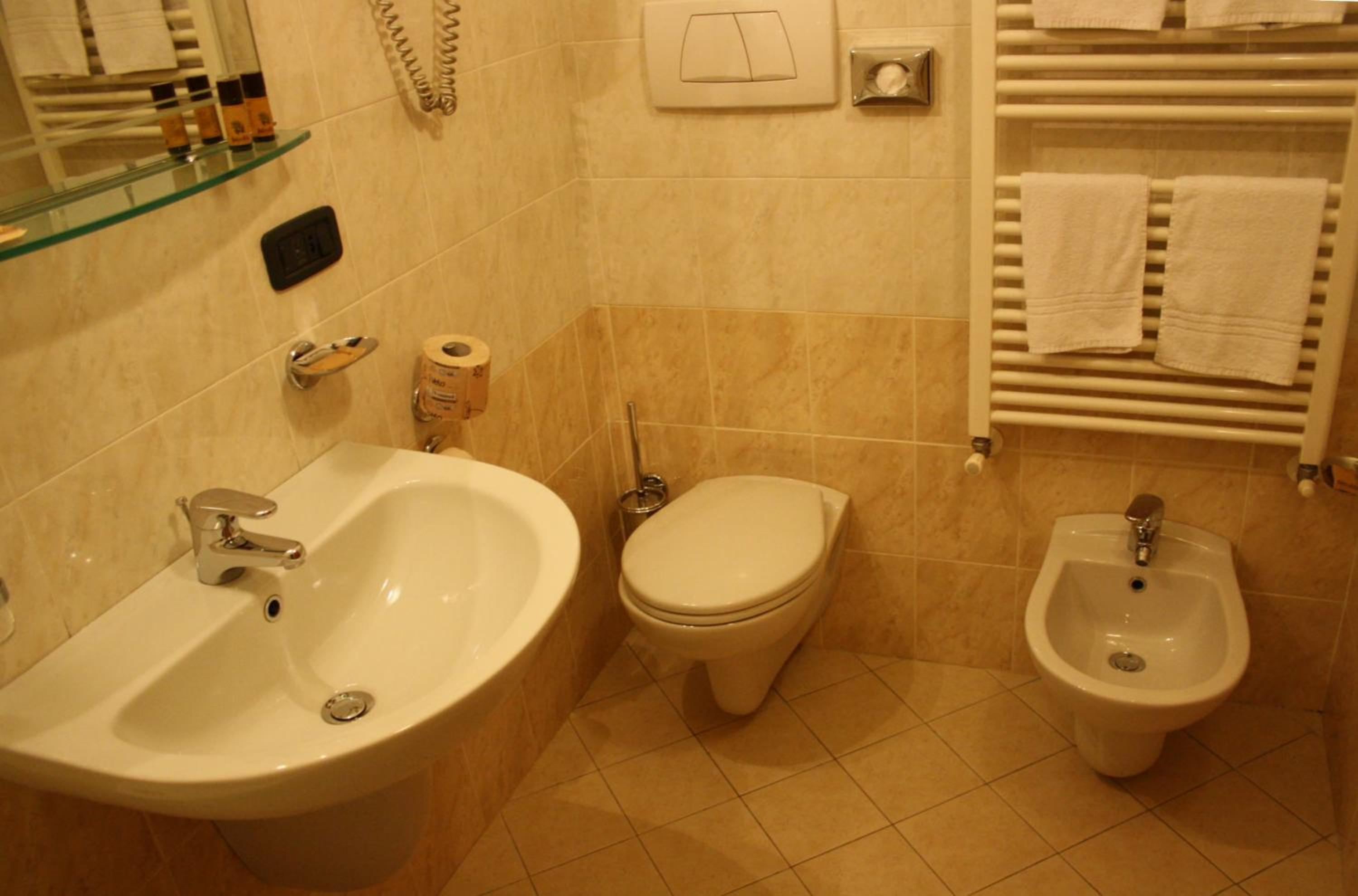Twin Room - Photo 8