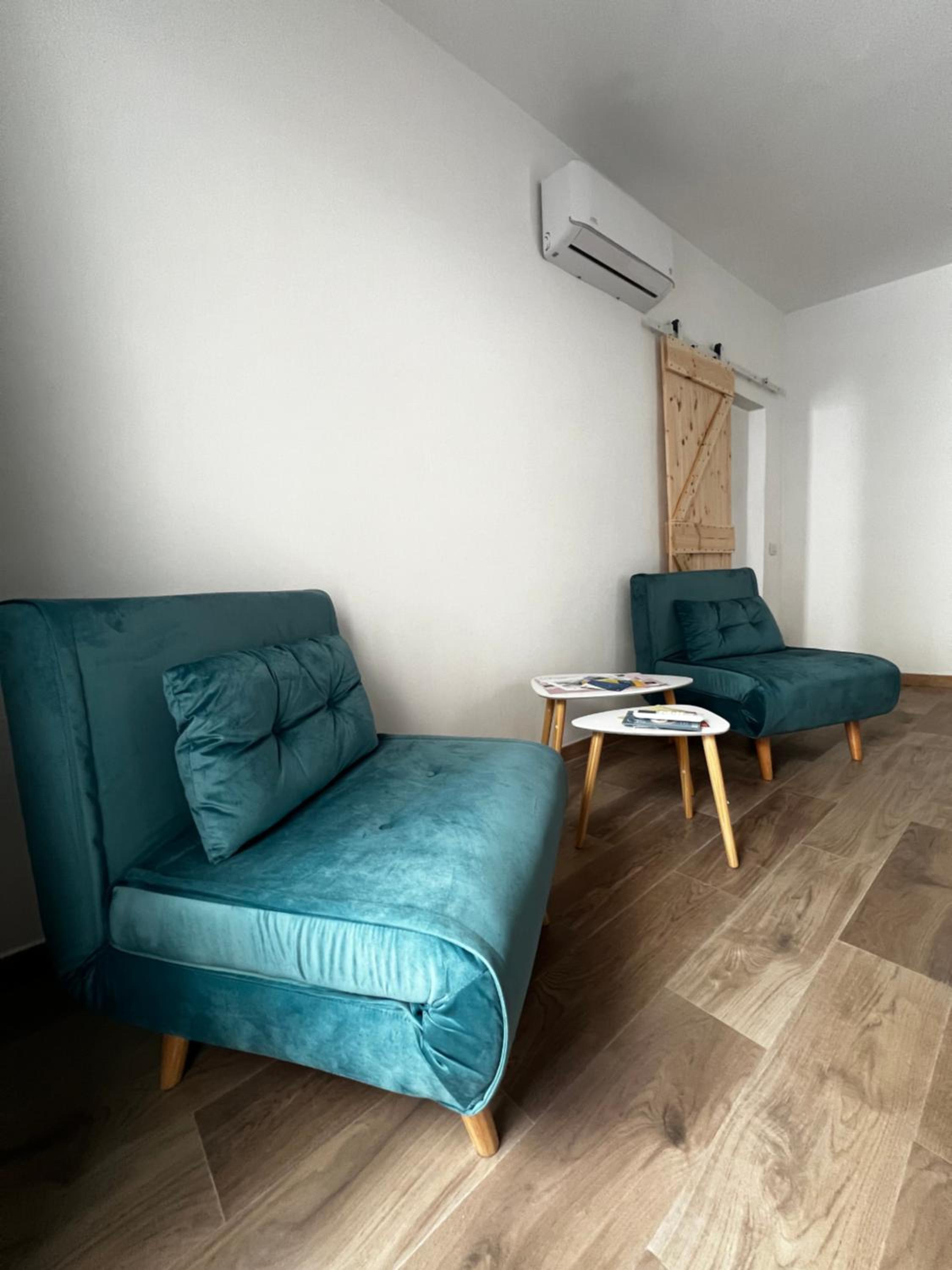 One-Bedroom Apartment photo 1