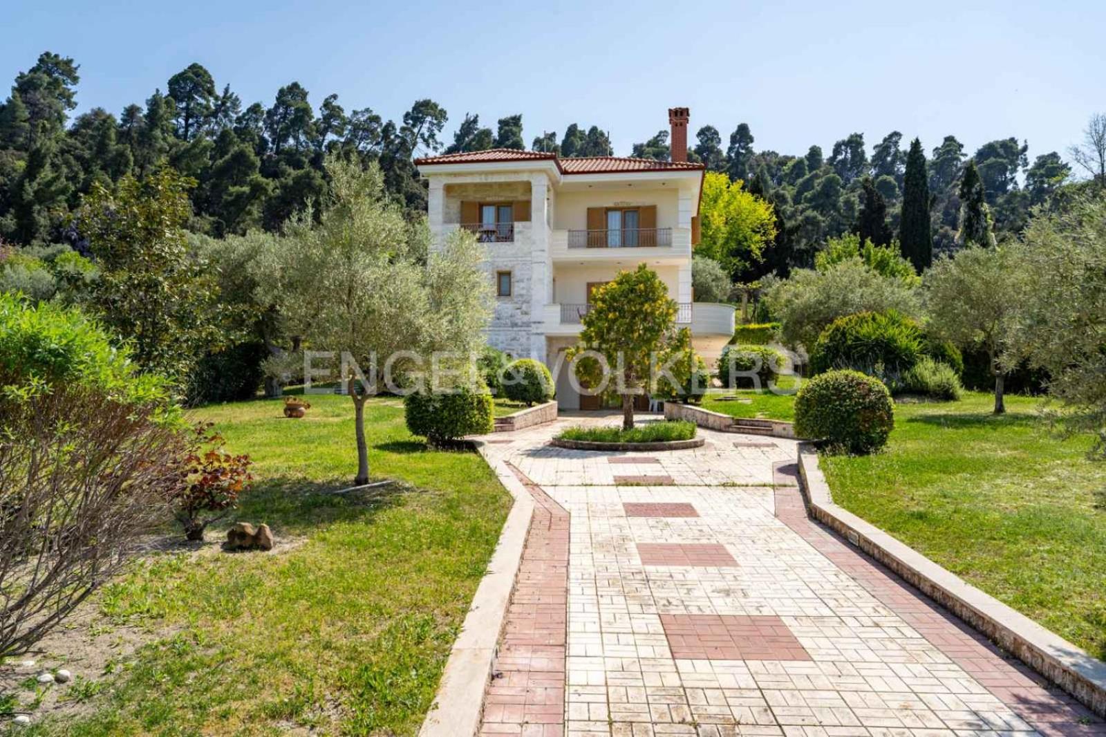 Villa photo 2