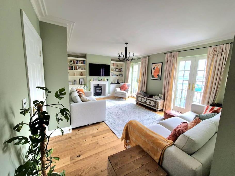 Four-Bedroom House photo 3