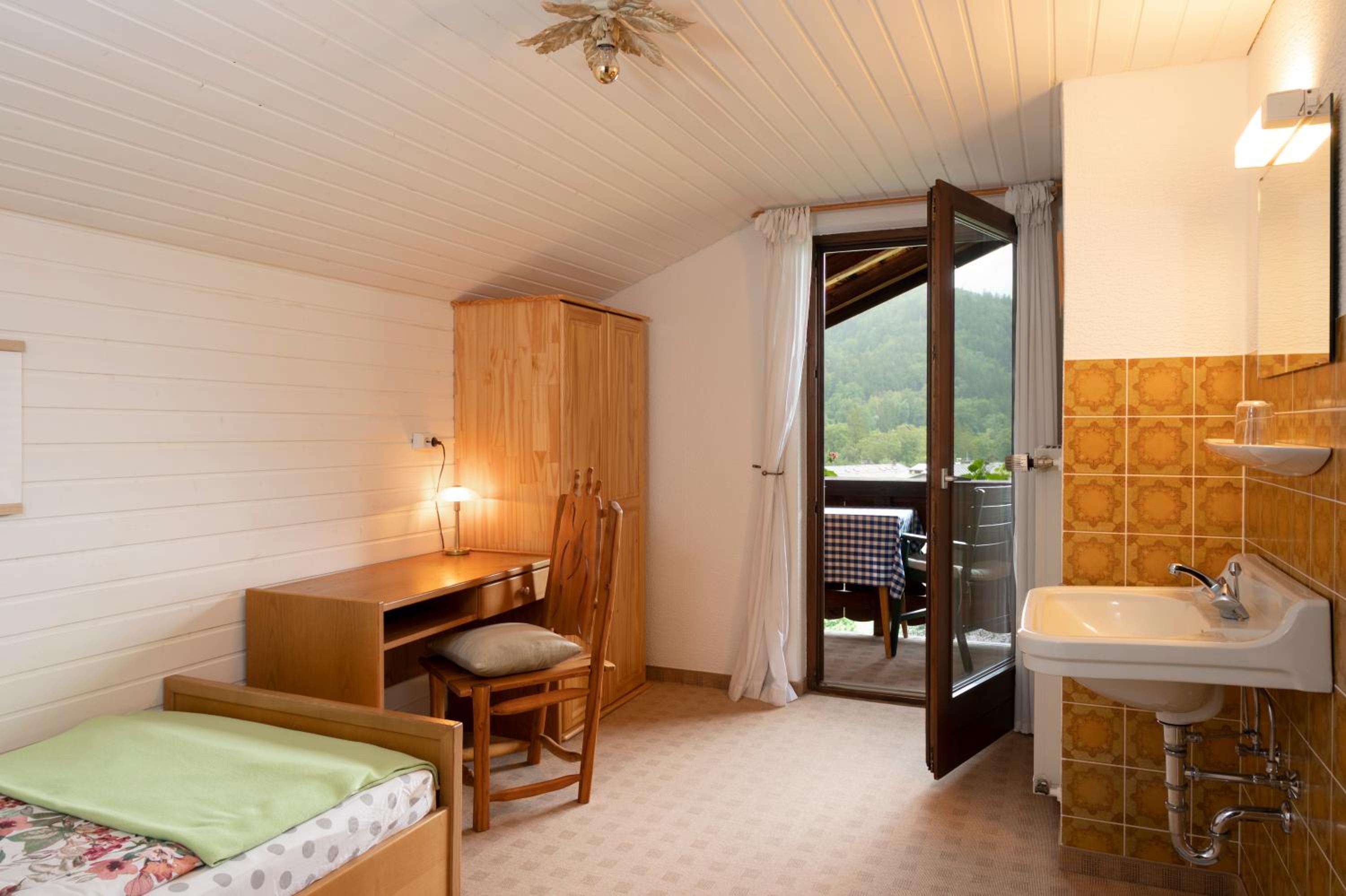 Standard Single Room with Shared Bathroom photo 1