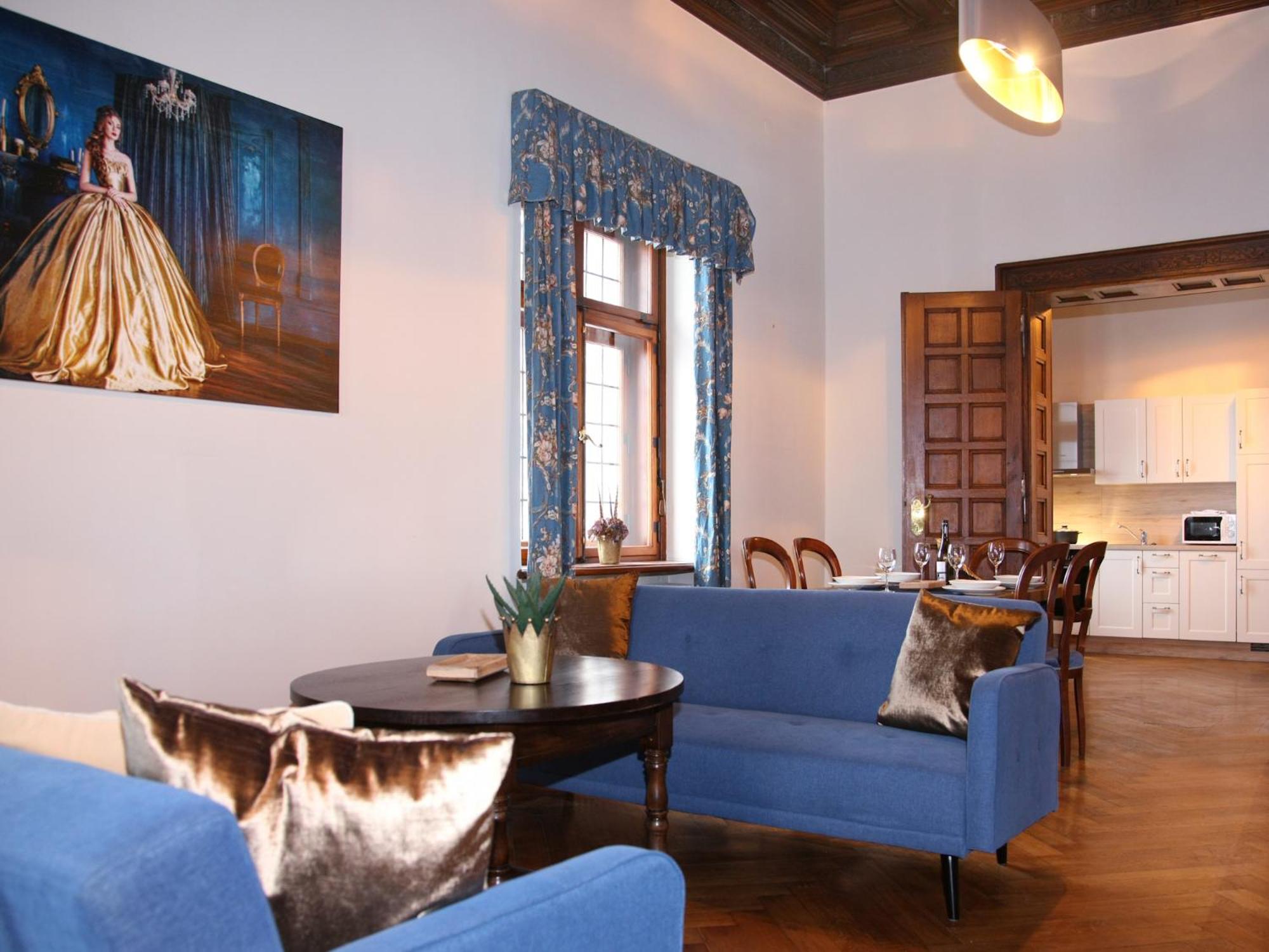 Two-Bedroom Apartment with Mountain View