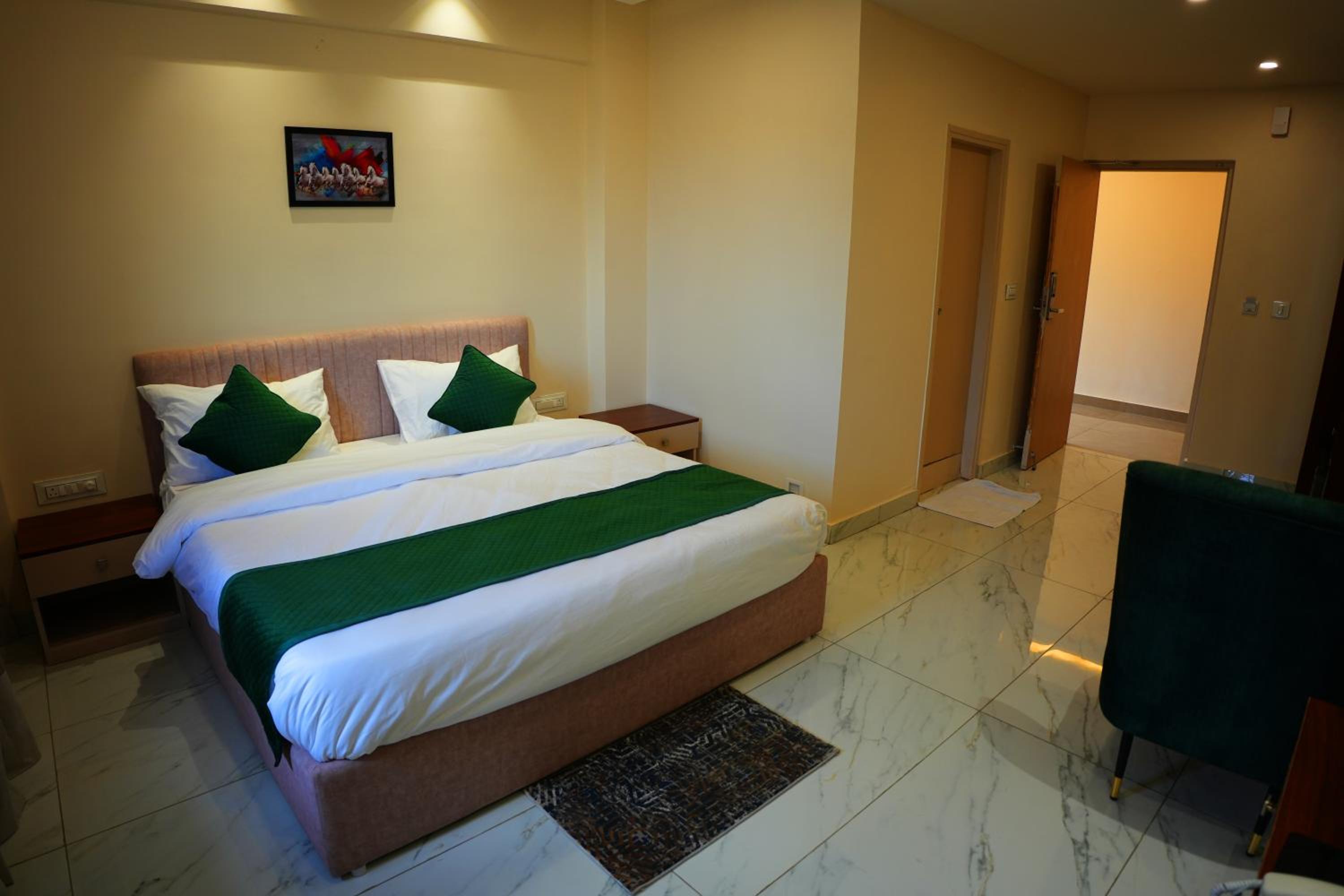 Deluxe Suite - Photo 5