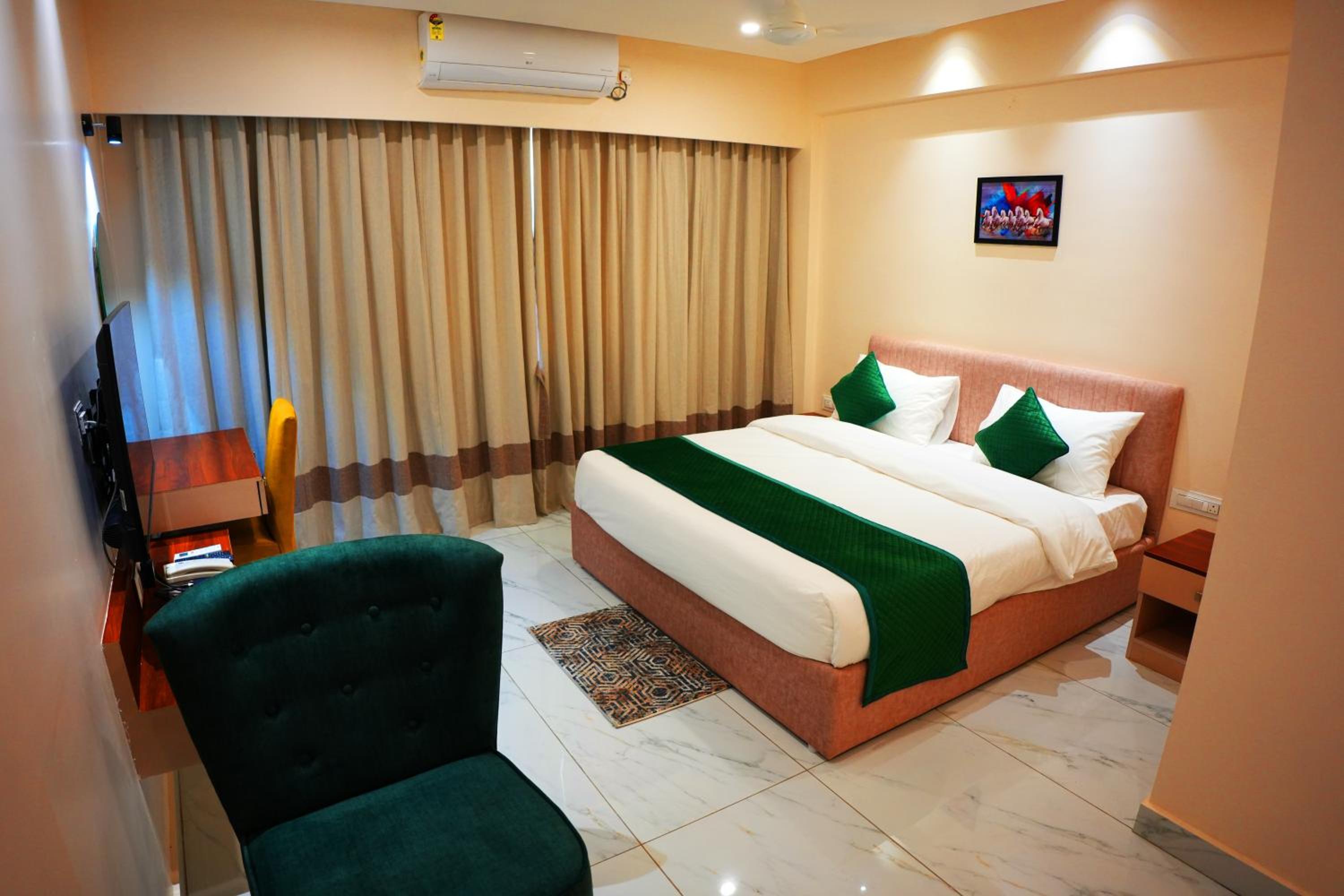Deluxe Suite - Photo 1