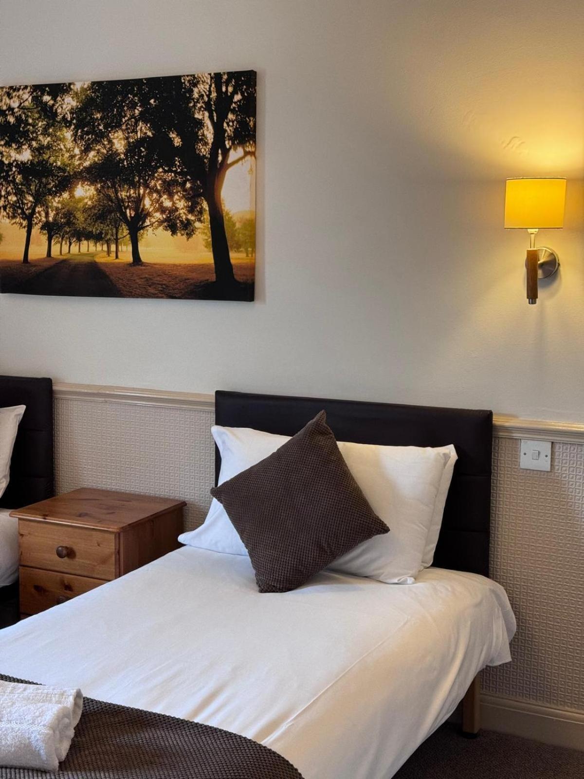 Standard Twin Room - Photo 3