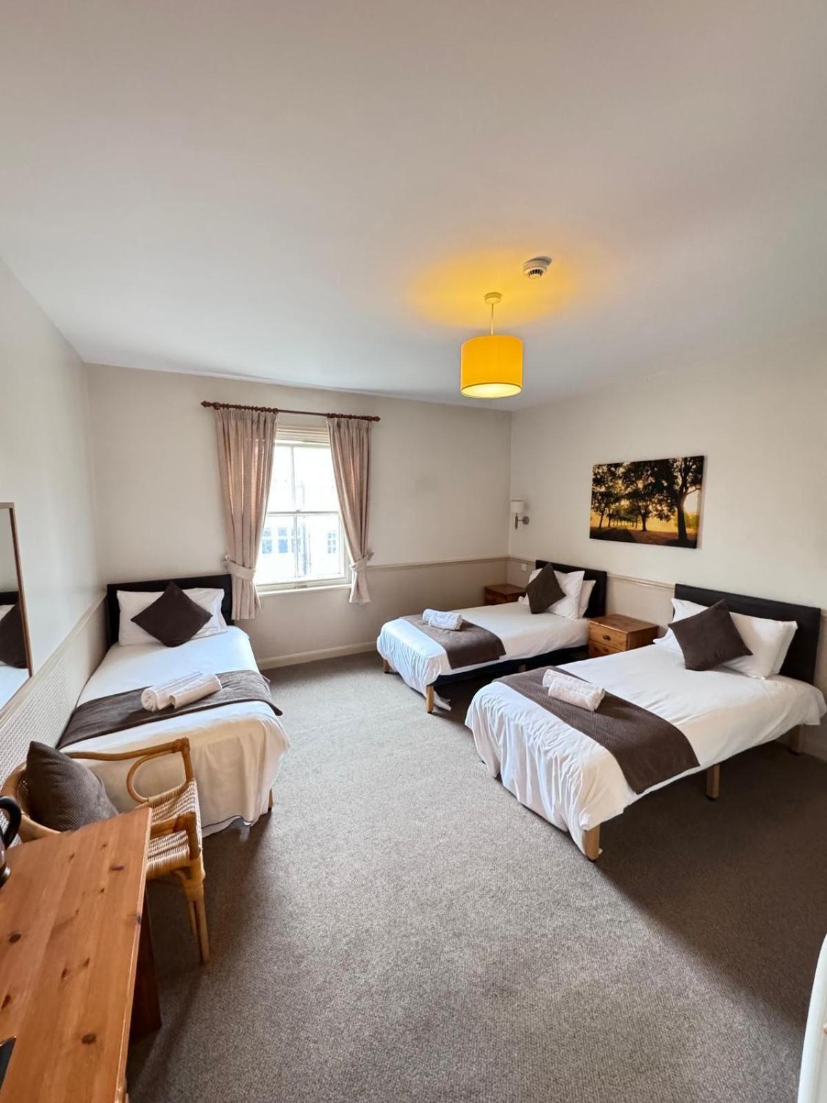 Triple Room with Private Bathroom - Photo 2