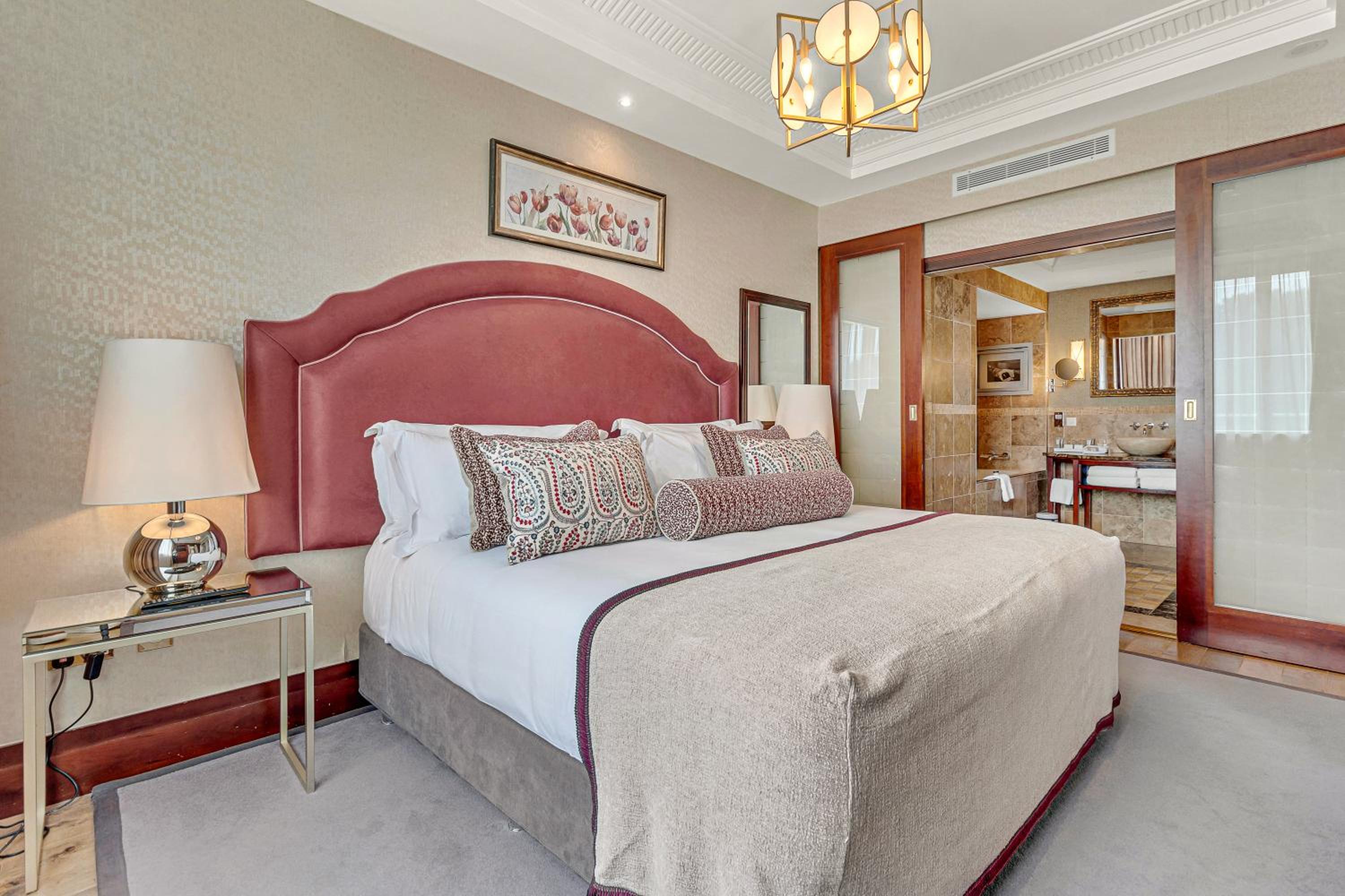 Deluxe Suite photo 2