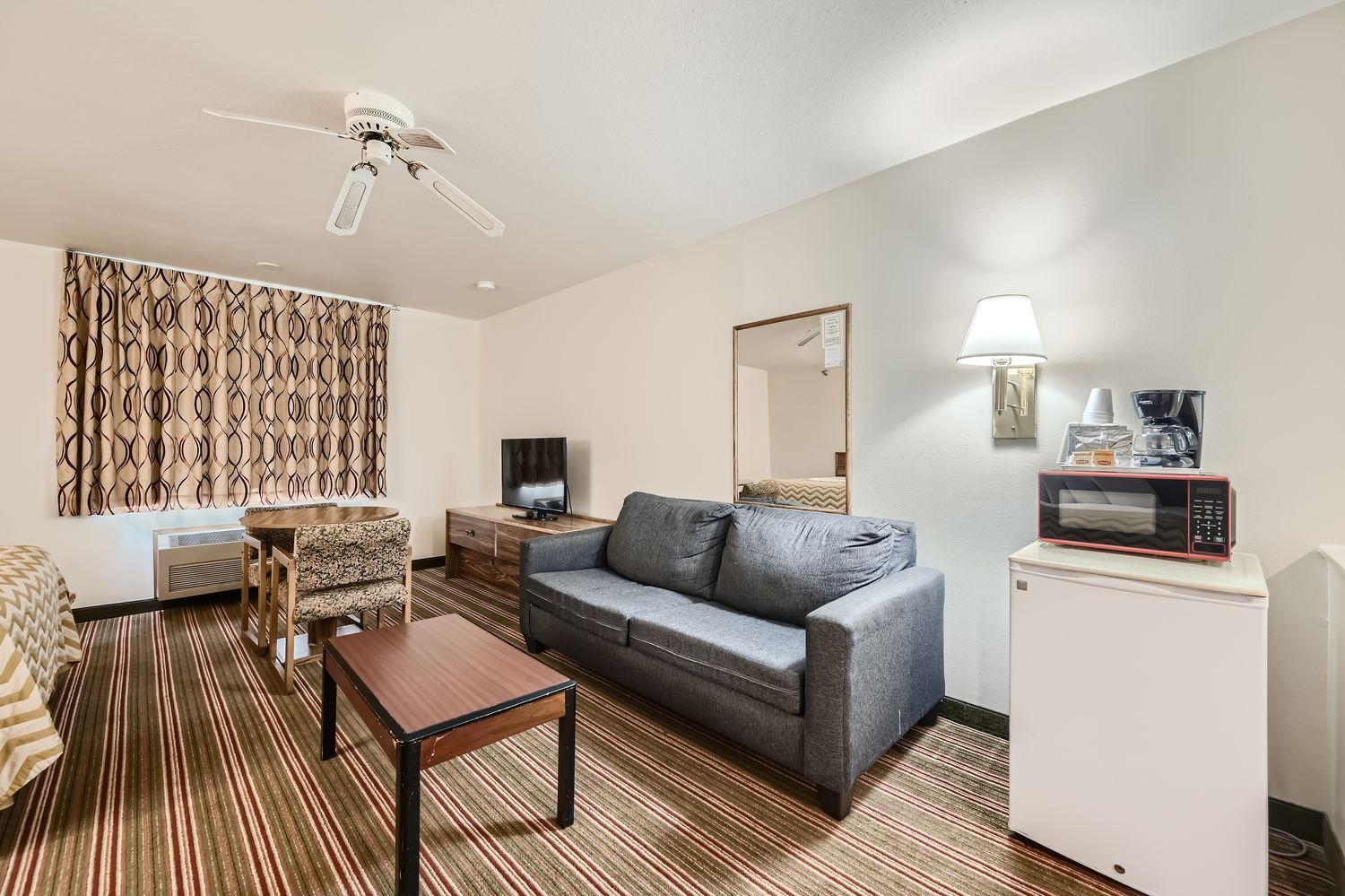 Studio Suite with Two Queen Beds - Non-Smoking - Photo 2