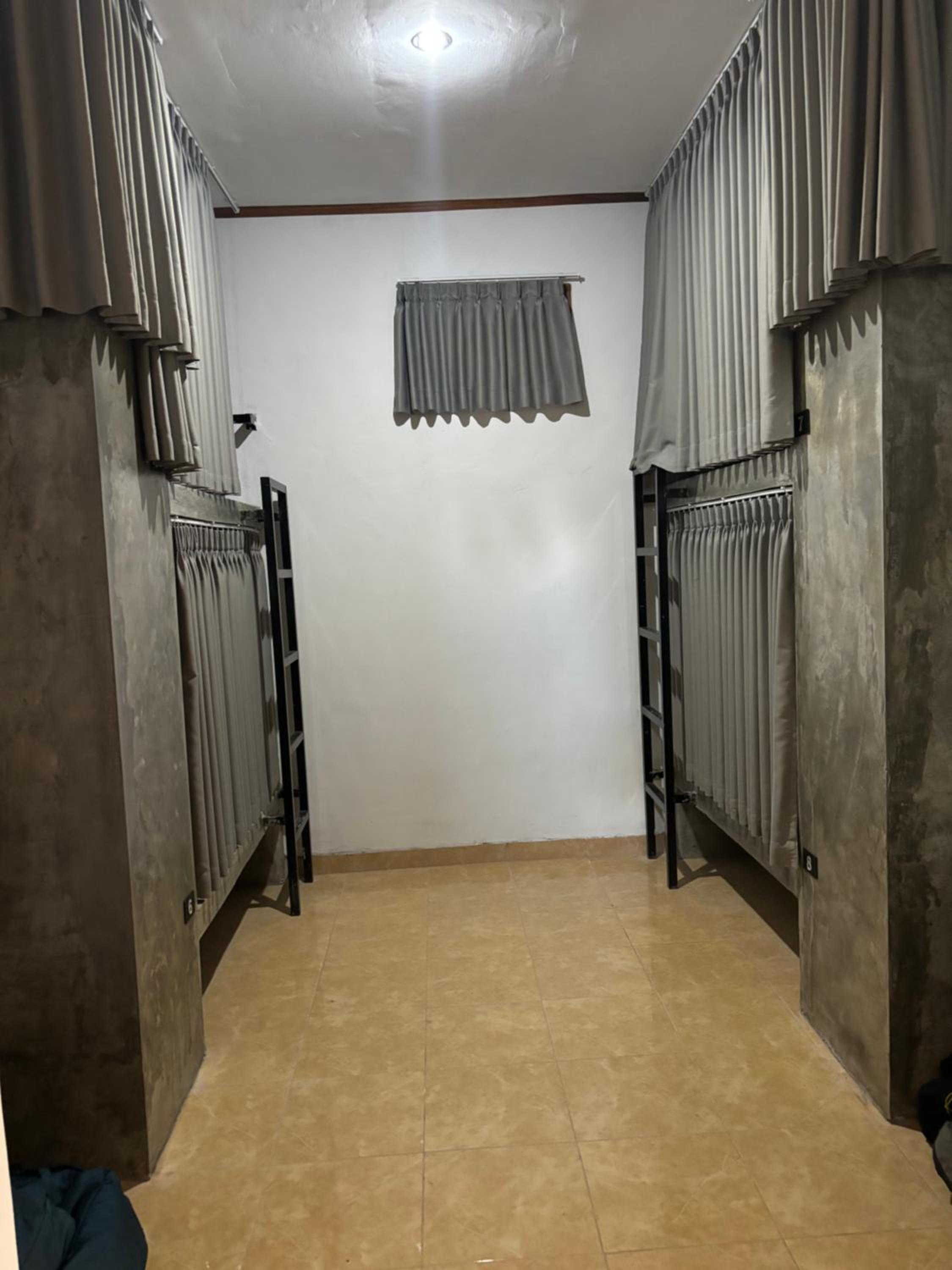 Bed in 8-Bed Mixed Dormitory Room photo 1