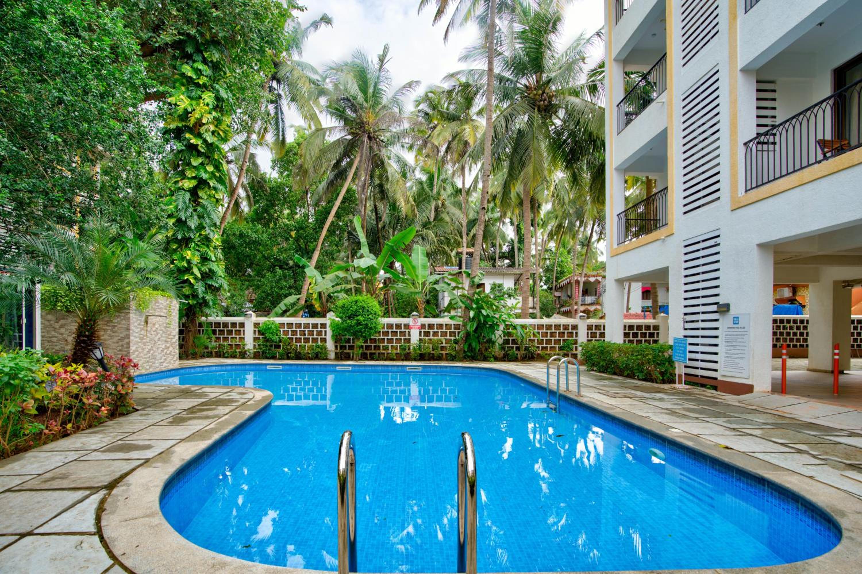 Two-Bedroom Apartment With Pool View photo 2