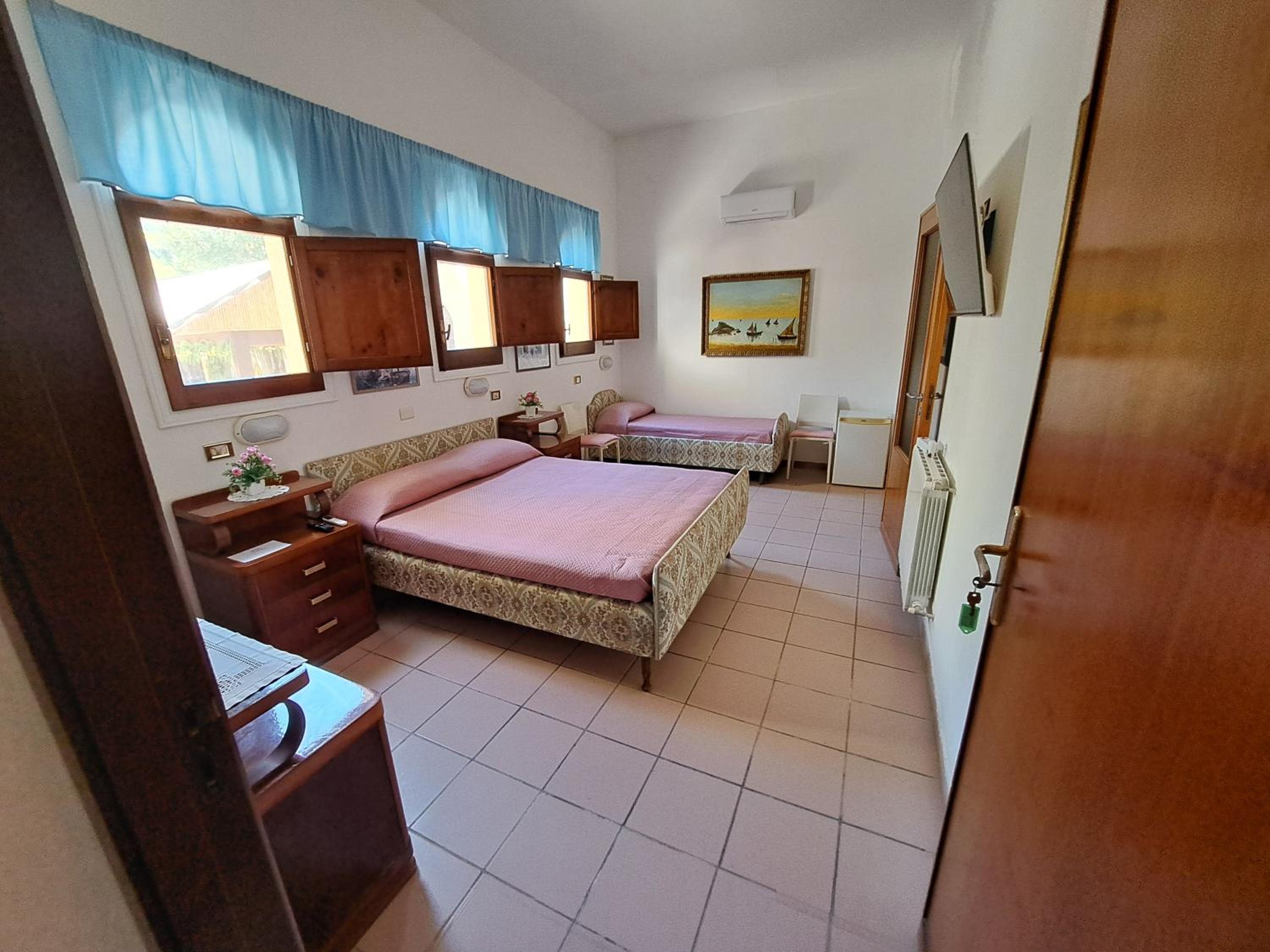 Double Room With Private Bathroom photo 1