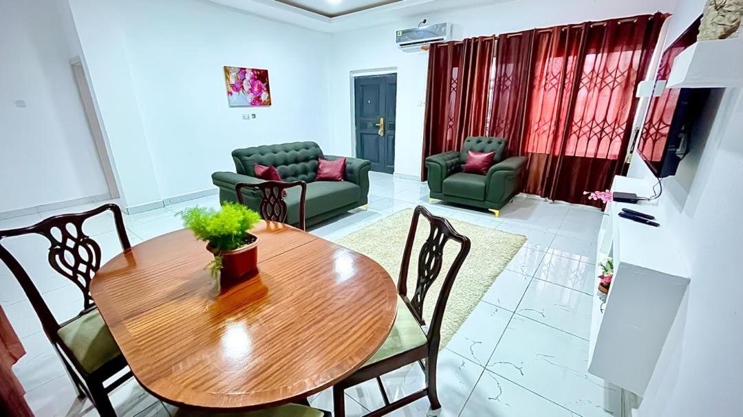 Three-Bedroom Apartment photo 1