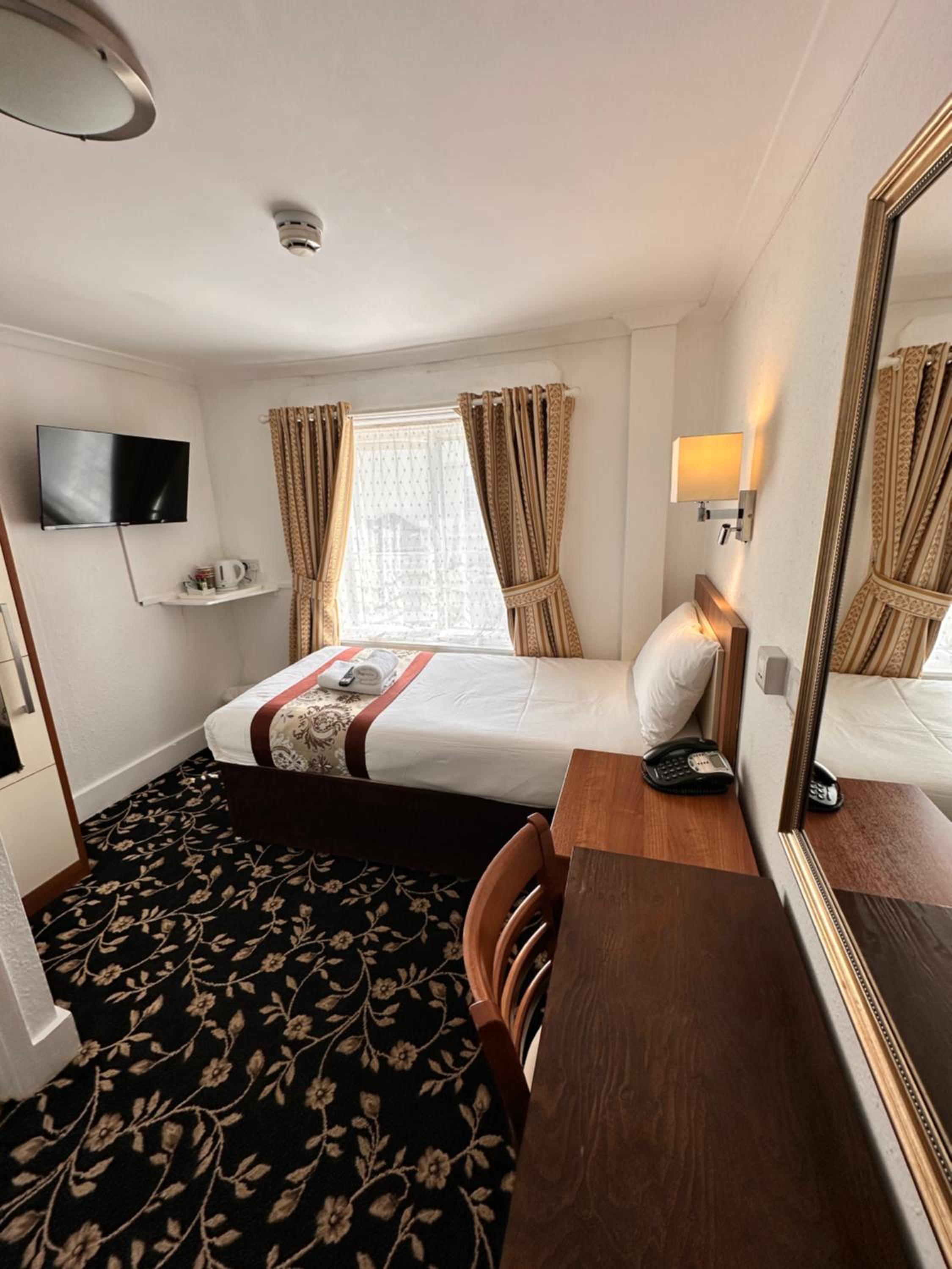 Single Room with Private Bathroom