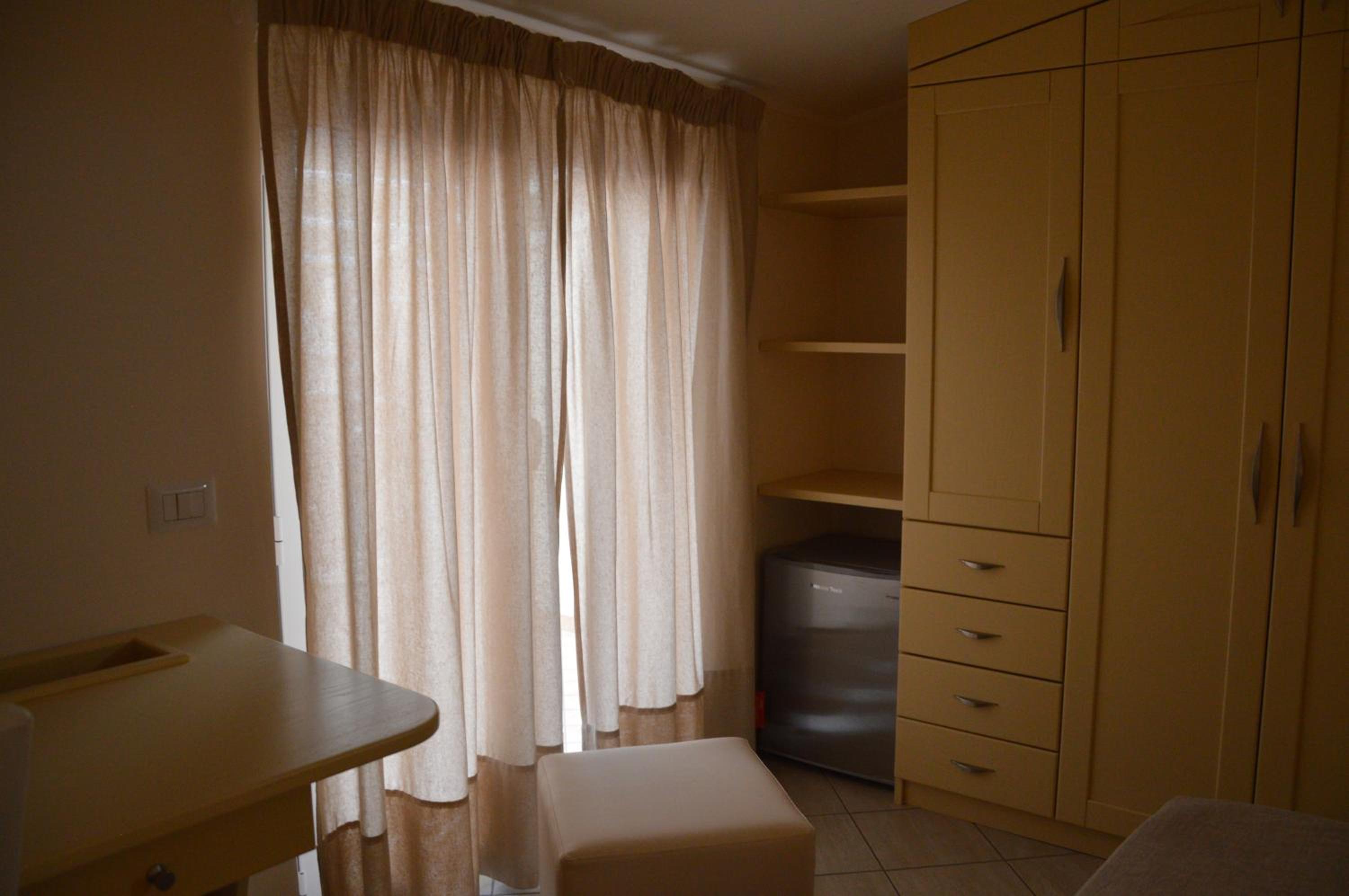Twin Room with Private External Bathroom - Photo 10