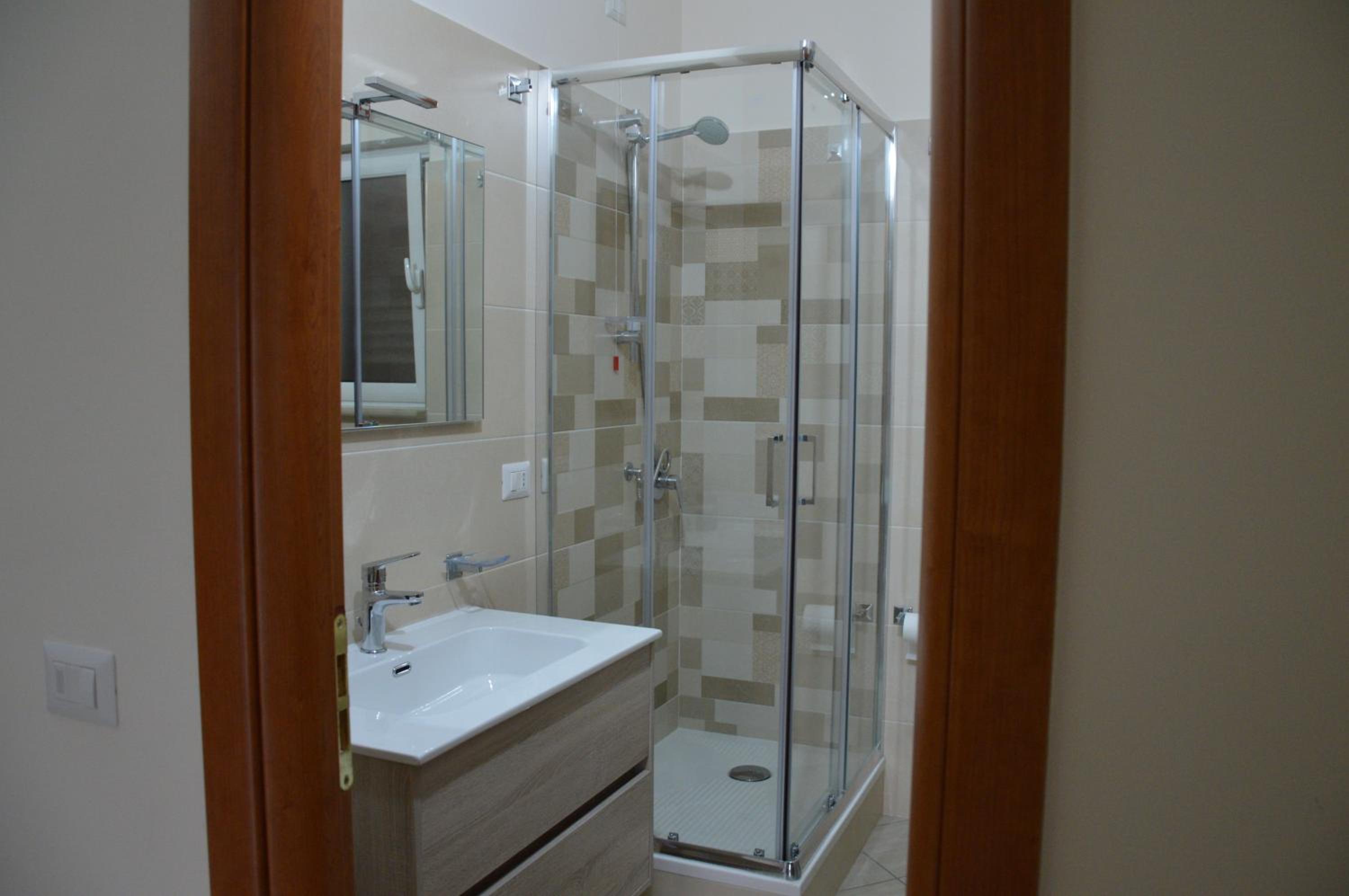 Twin Room with Private External Bathroom - Photo 7