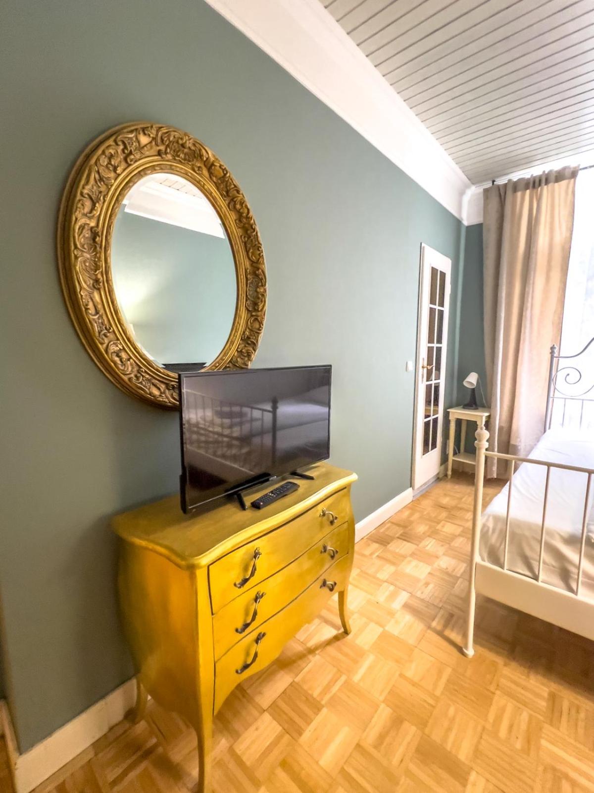 Standard Single Room thumbnail 5