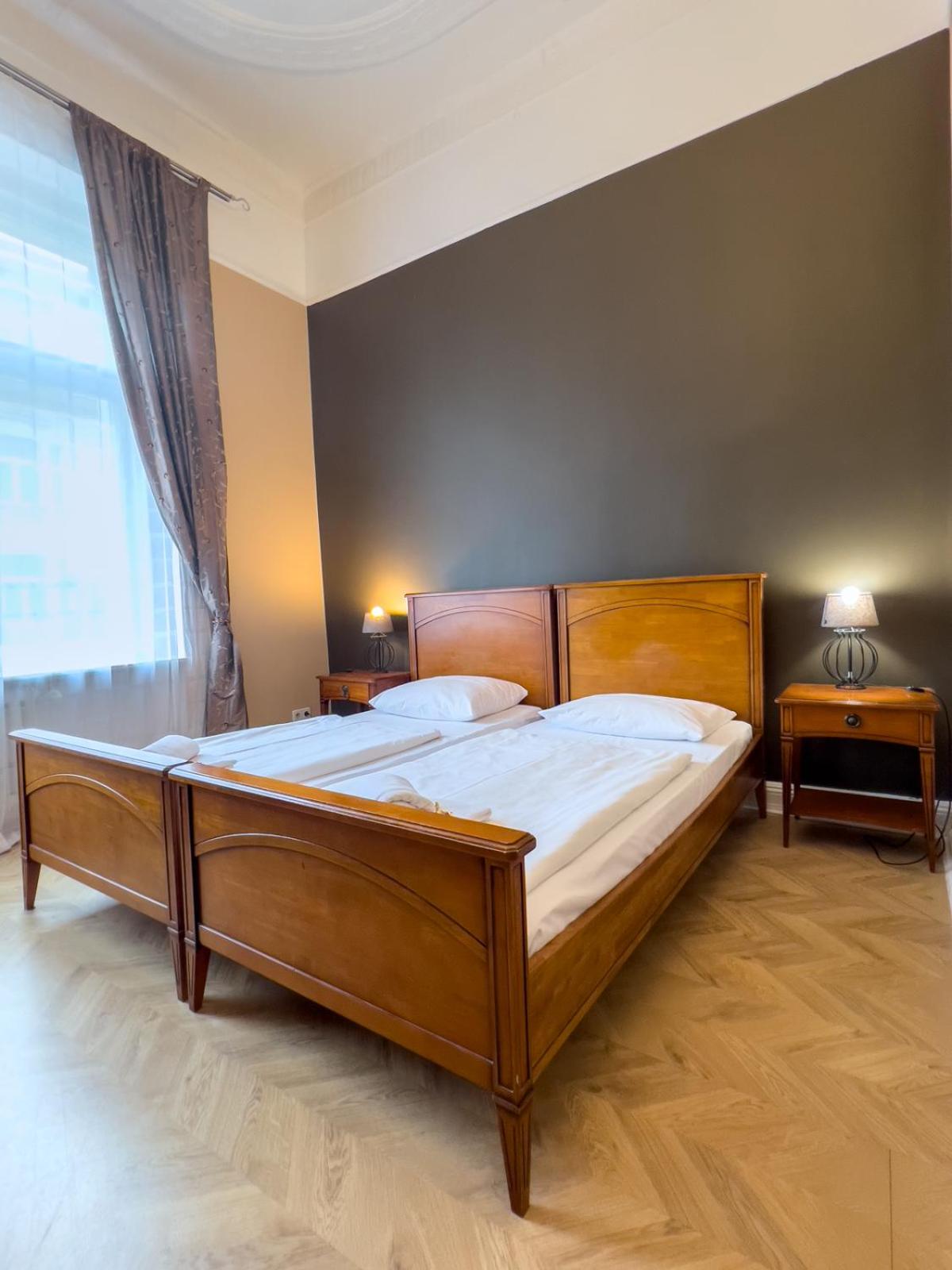 Triple Room thumbnail 5