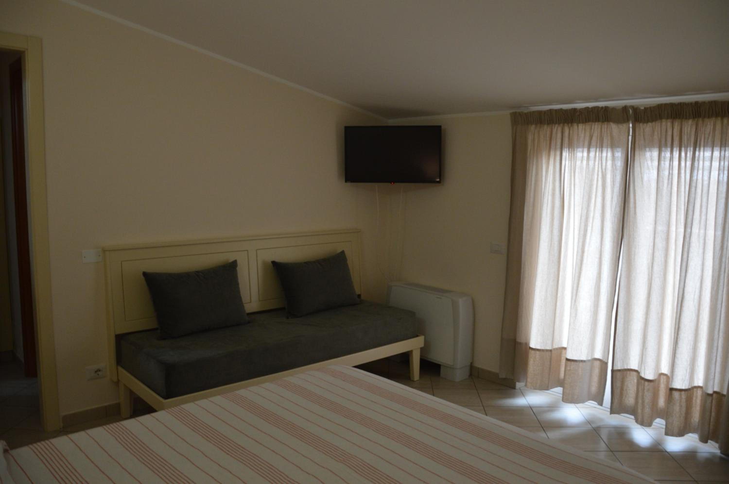Triple Room with Terrace - Photo 11