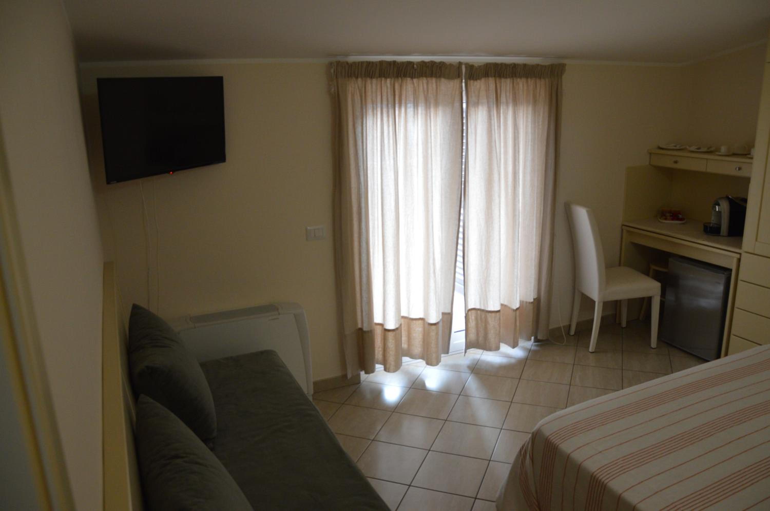 Triple Room with Terrace - Photo 5