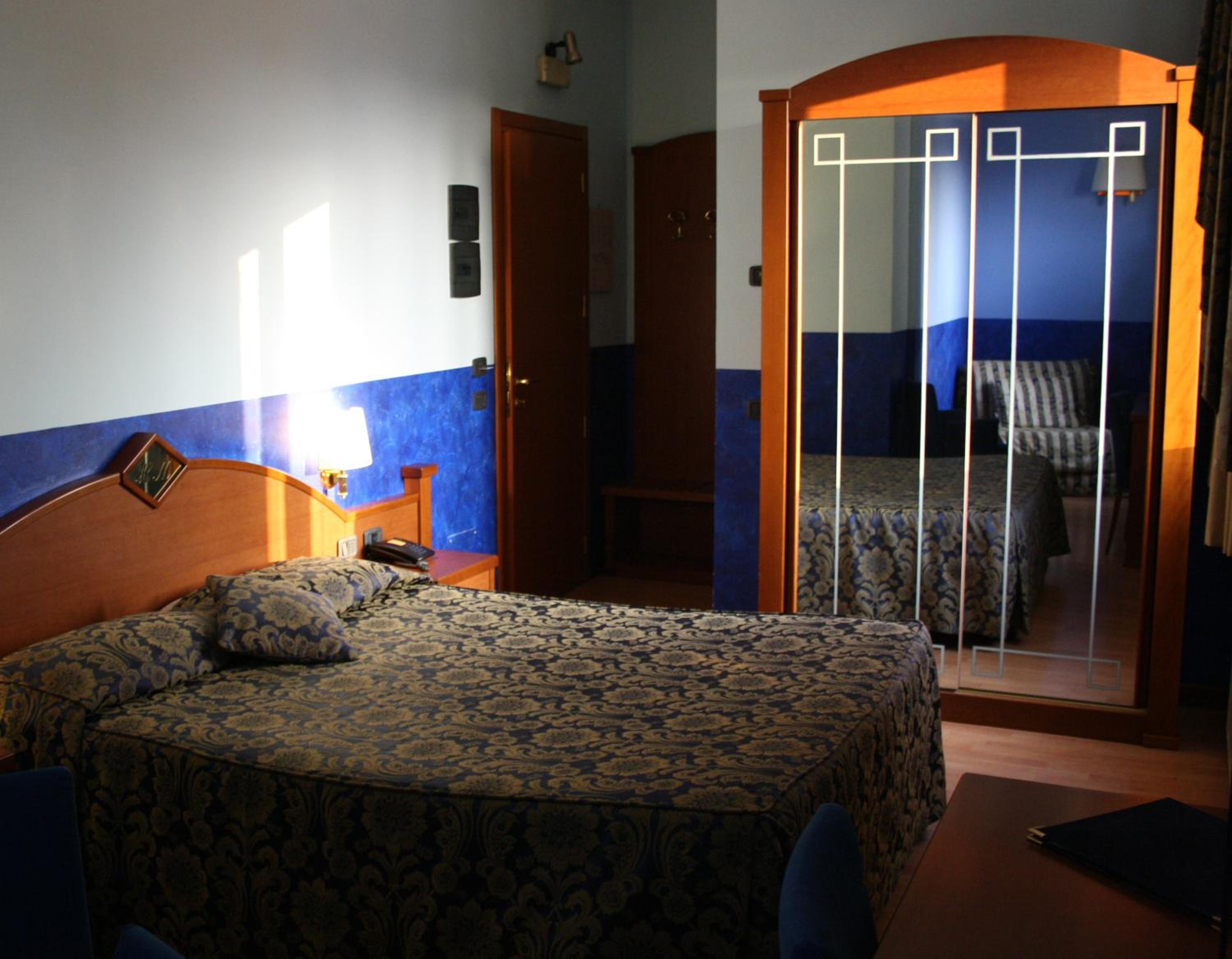 King Room with Spa Bath - Photo 7