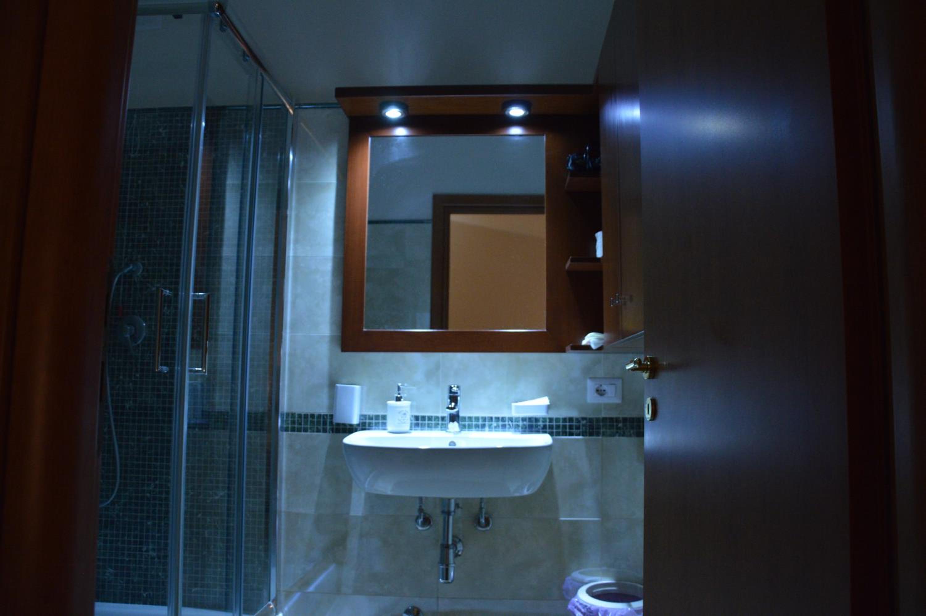 Triple Room with Balcony - Photo 5