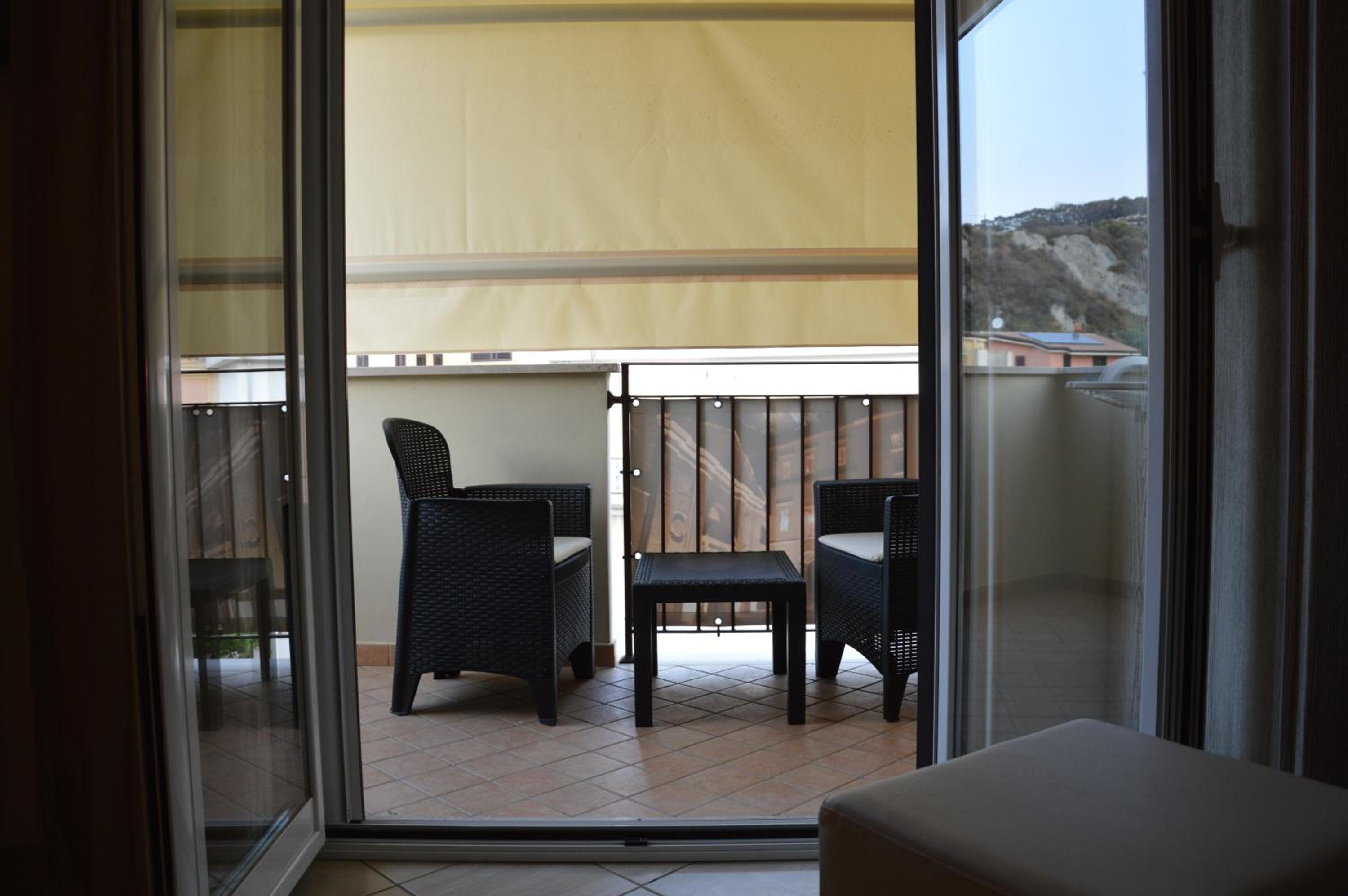 Triple Room with Balcony - Photo 3