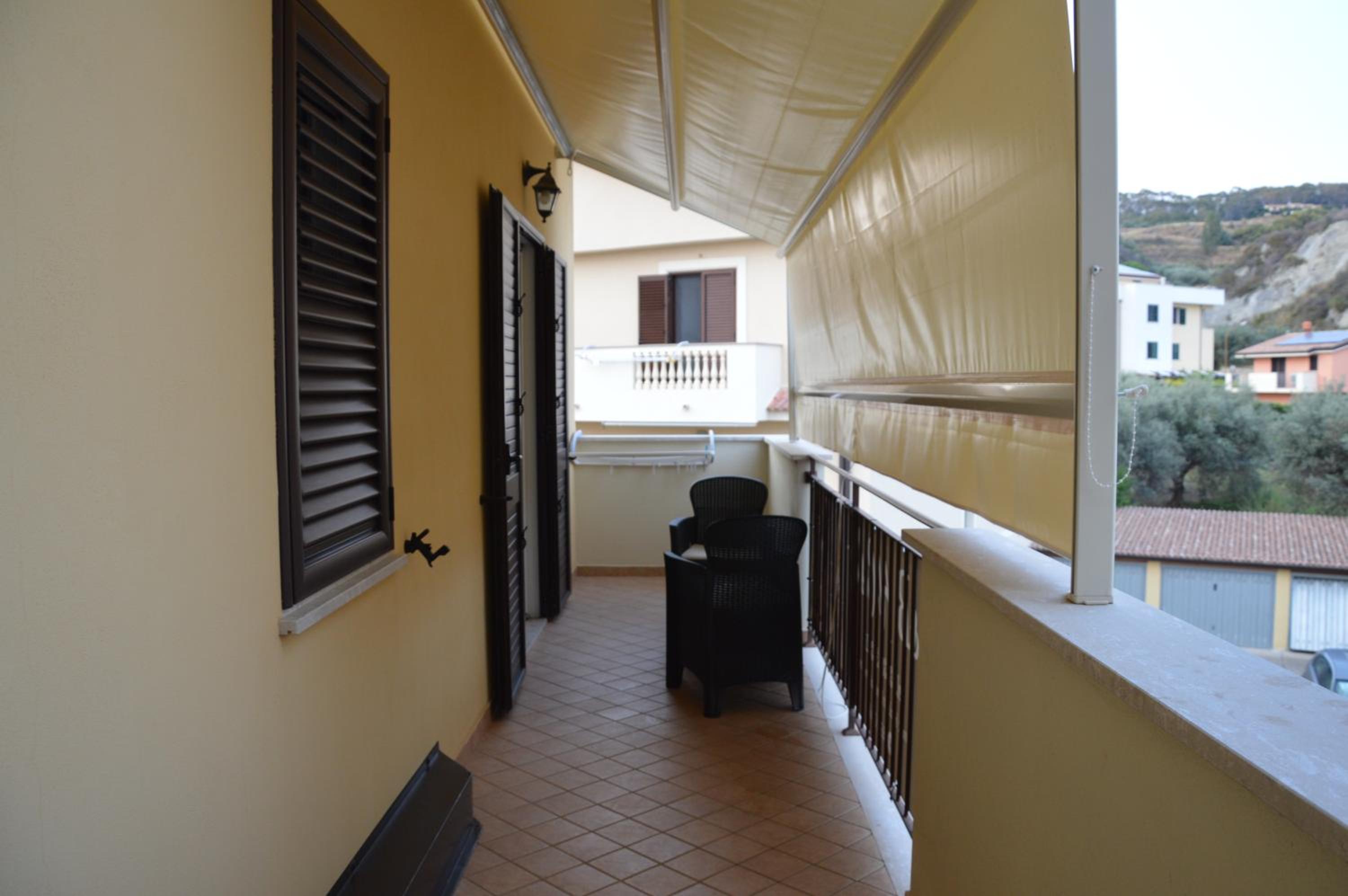 Triple Room with Balcony - Photo 4