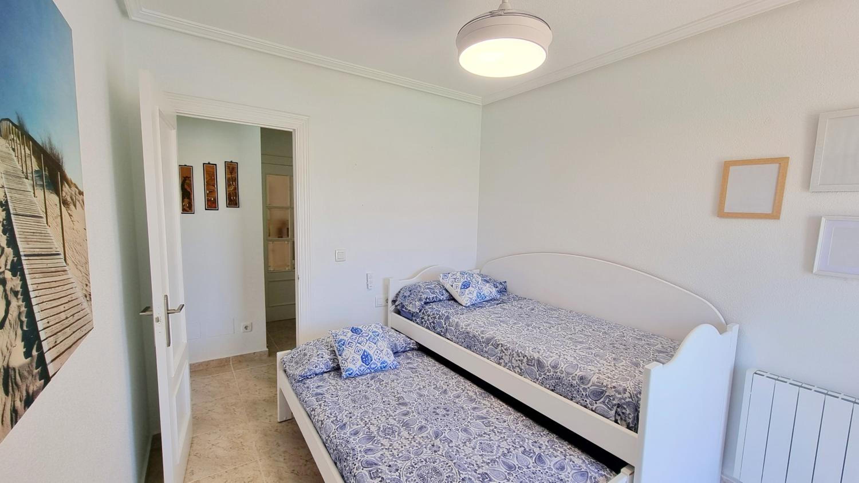 Apartamento de tres habitaciones con vista al mar