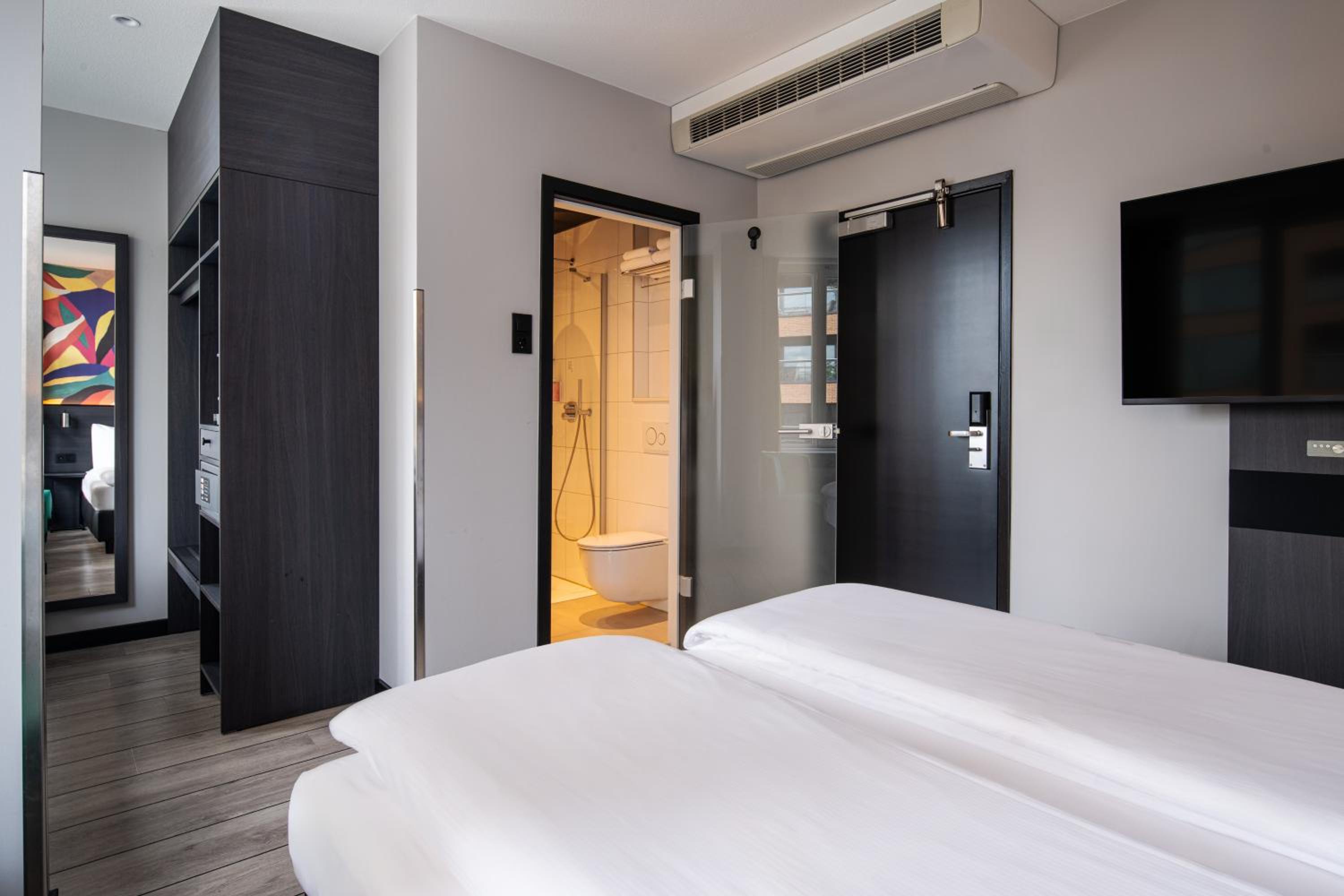 Business twin room - Photo 5