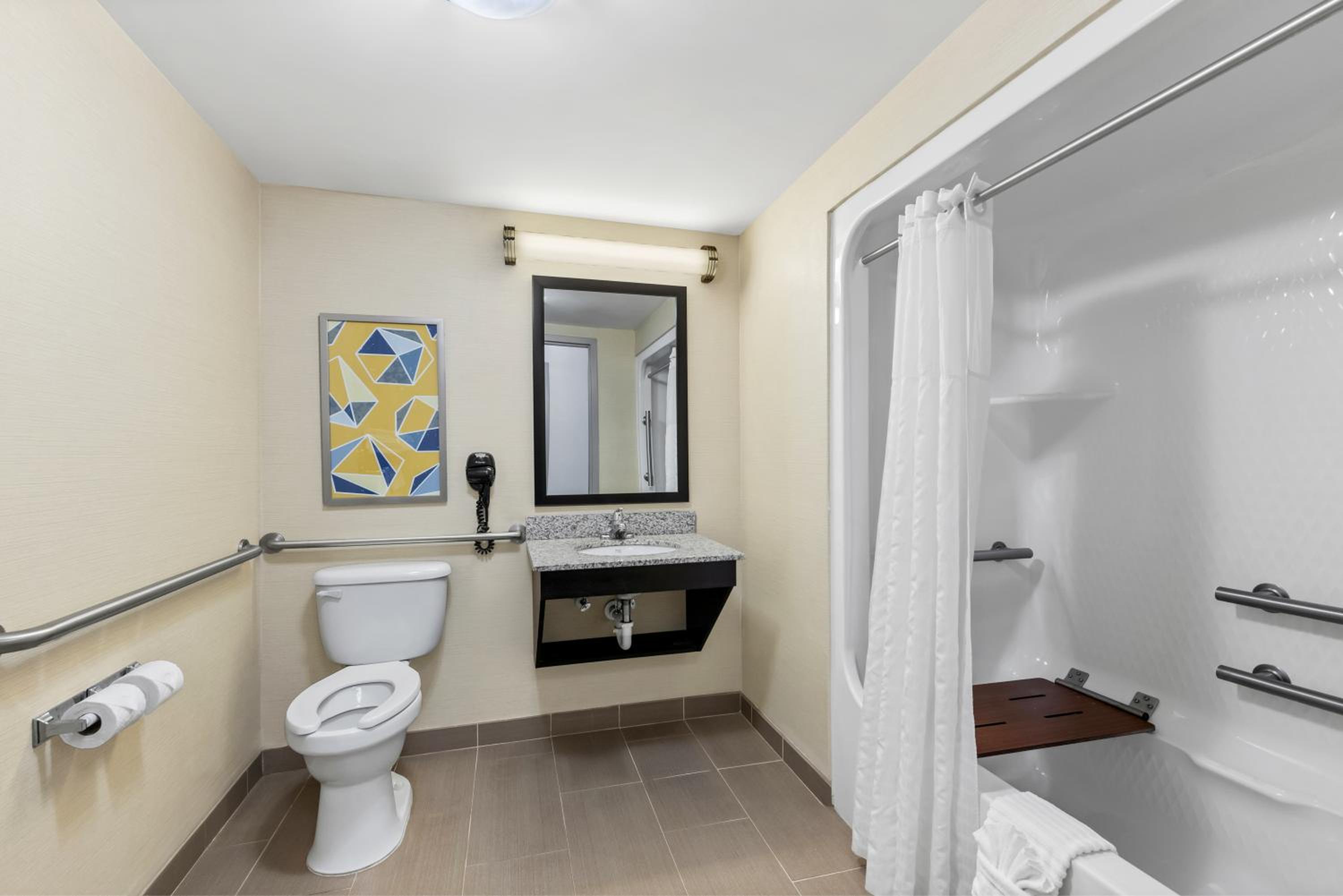 King Room - Accessible/Non-Smoking photo 2