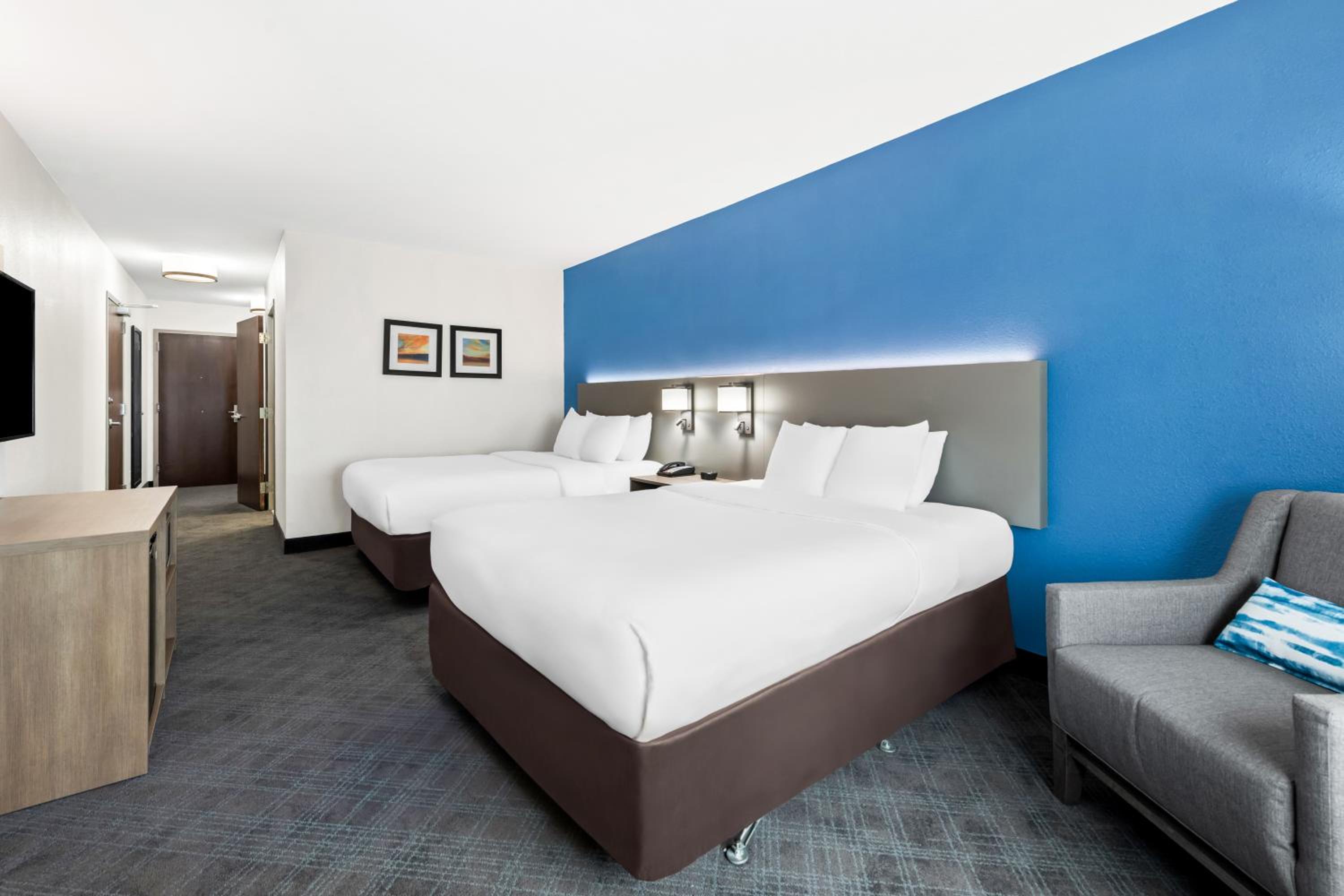 Queen Room with Two Queen Beds - Accessible/Non-Smoking photo 2